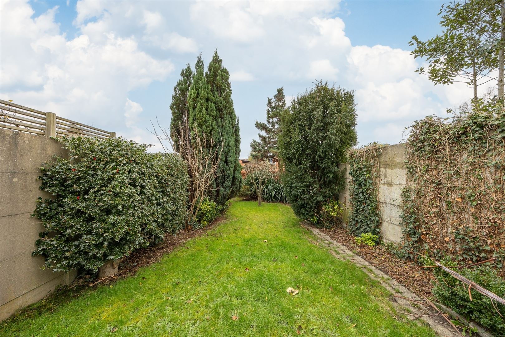 Charmante woning opgedeeld in 2 wooneenheden met grote tuin foto 13