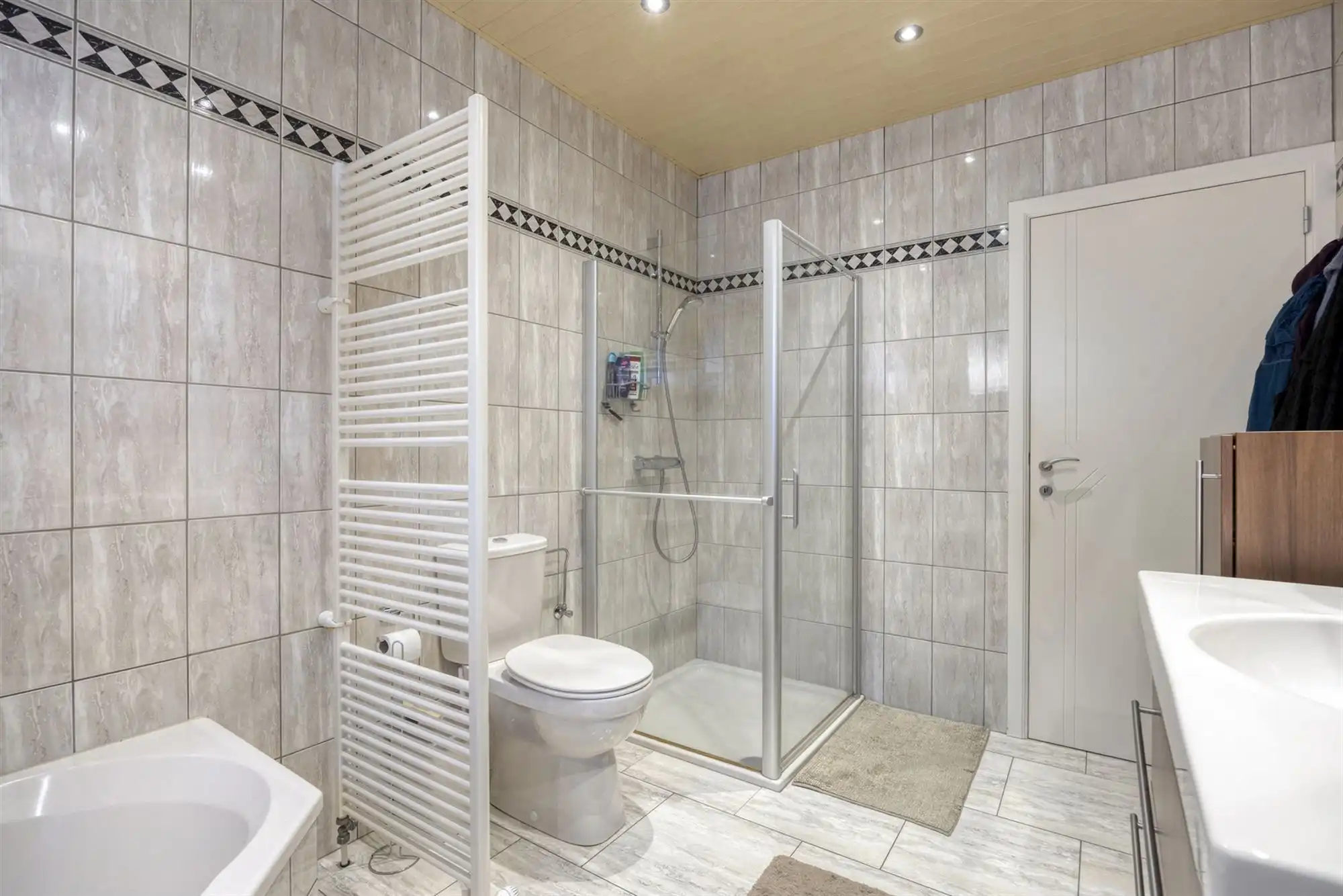 Exclusieve villa, extra garage en zonnige tuin op 1.100 m² foto 24