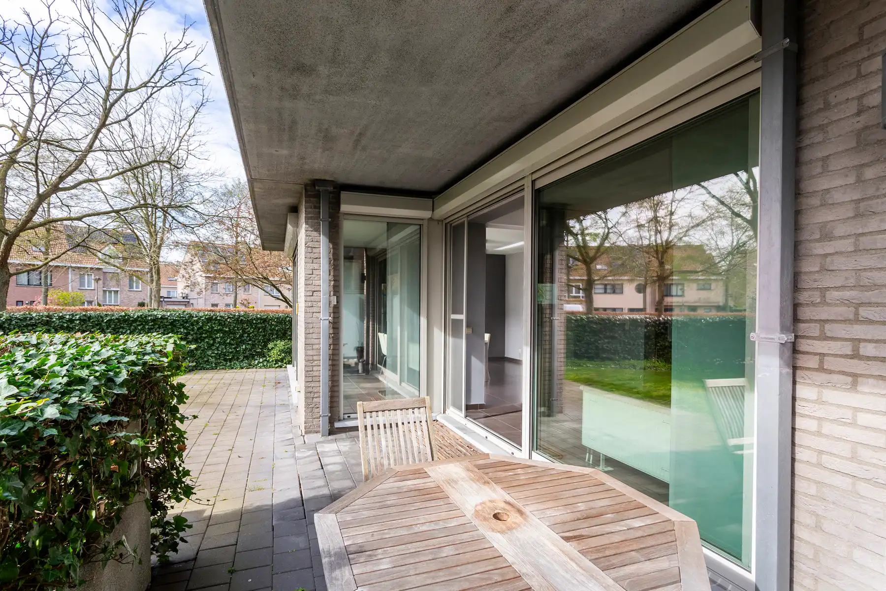 Instapklaar 3-slaapkamerappartement met tuin te Berchem foto 5