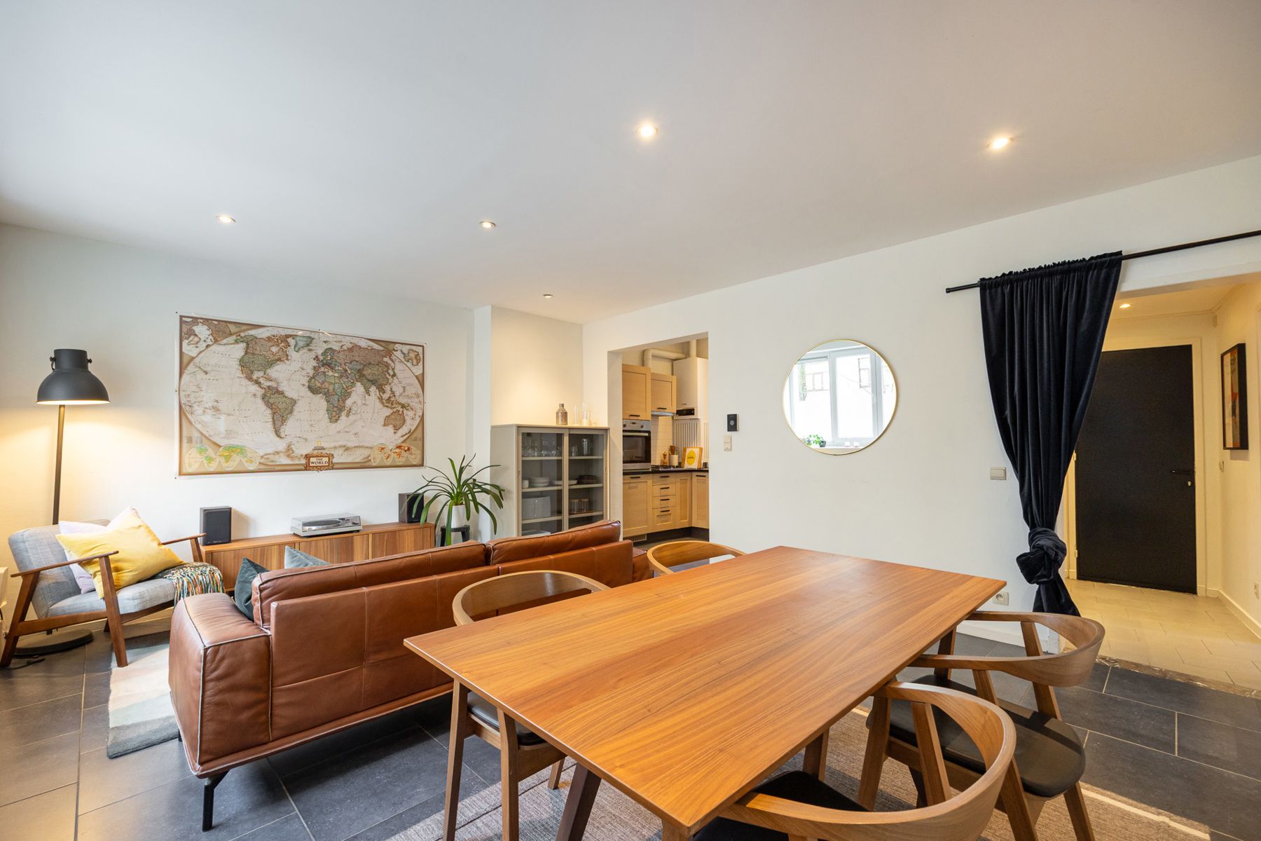 Instapklaar hoekappartement op TOPLOCATIE Sint-Andries !  foto 2
