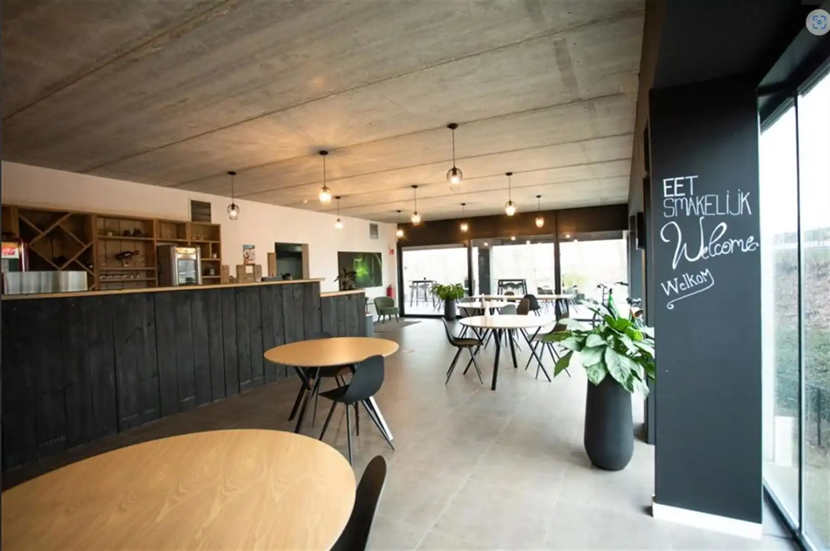 Kantoorgebouw foto 7