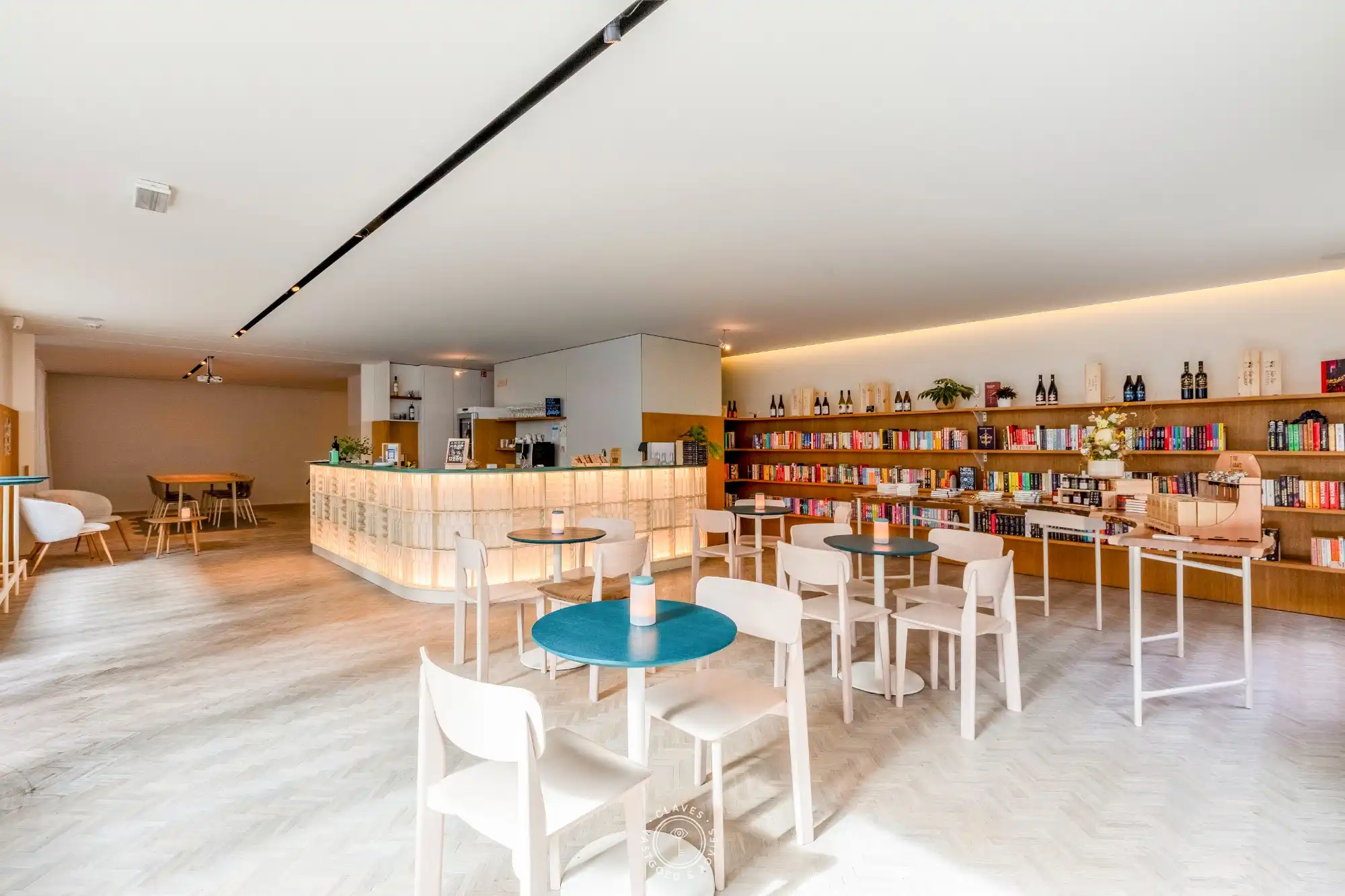 Veelzijdig en instapklaar handelspand met veel potentieel op een topligging foto 2