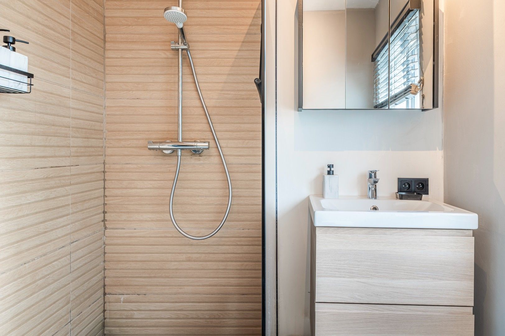 Instapklare woning met magazijn foto 14