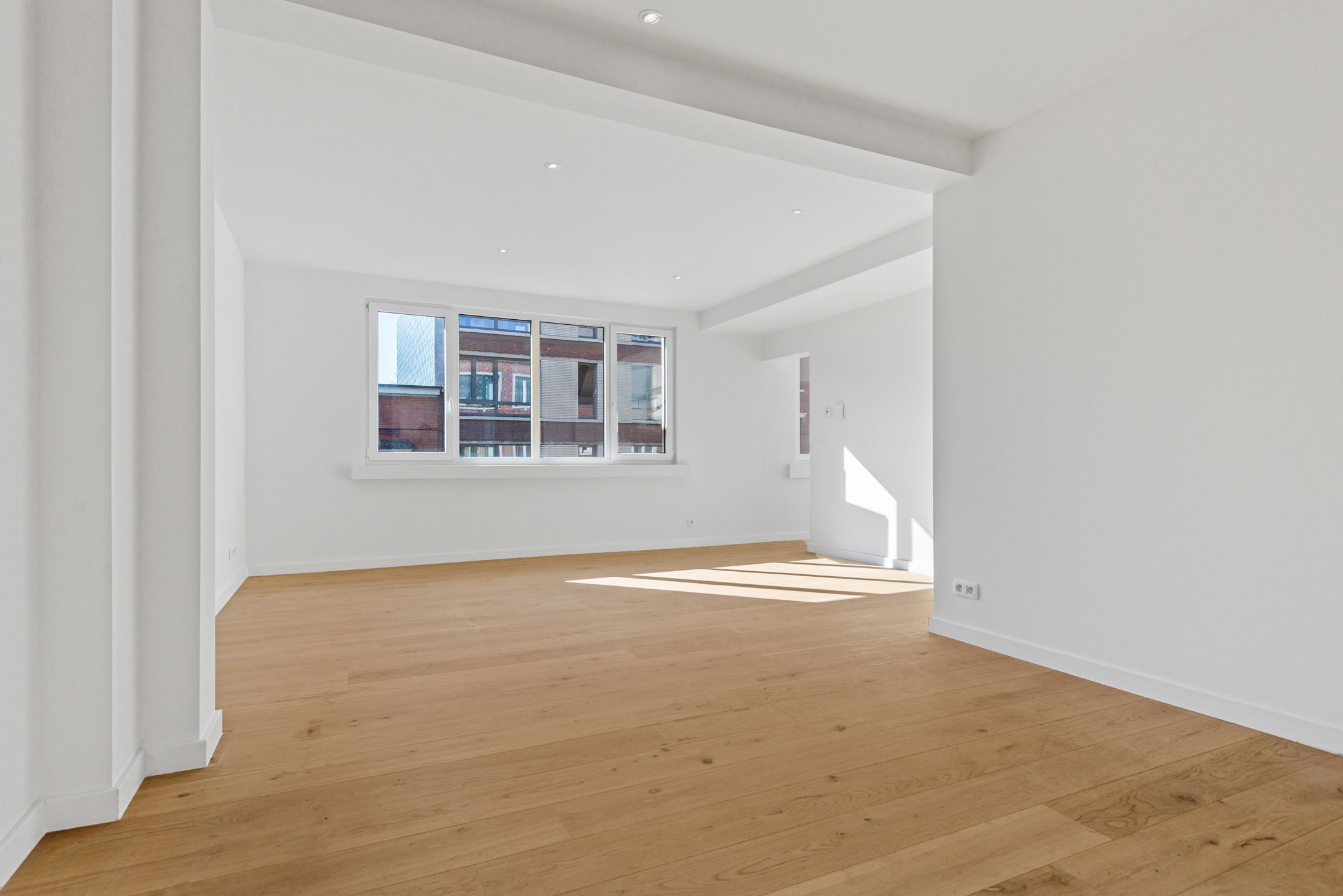 Volledig gerenoveerd 1 slaapkamer appartement met inpandig terras, hoogwaardige materialen en veel lichtinval! foto 9