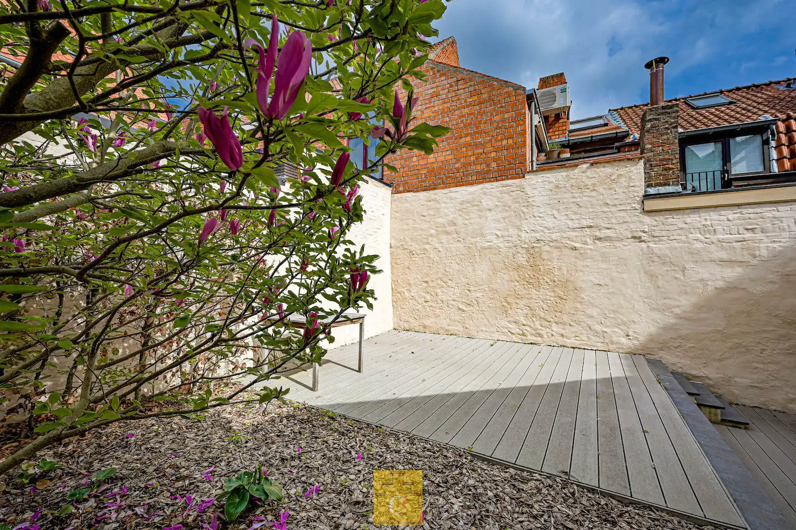 hippe eigentijds gerenoveerde hoekwoning met 2 garages en zonnige stadstuin in de gegeerde Sint-Annawijk foto 5