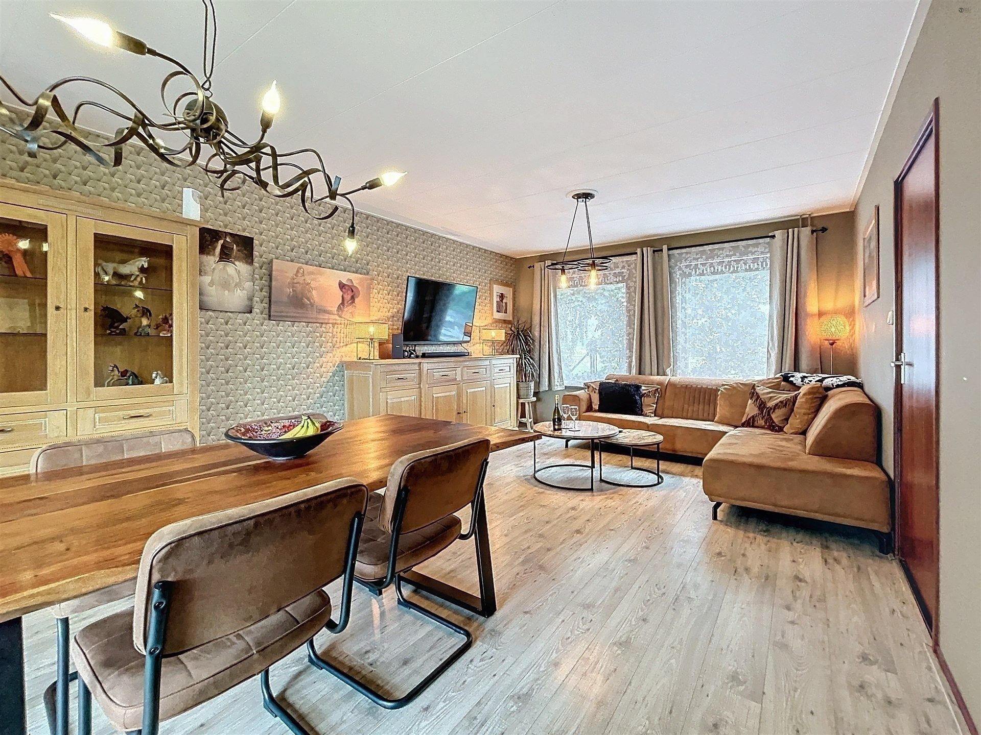 PRACHTIG GELEGEN HOEVE met bijgebouw, paardenstallen, binnenpiste en weiden op 18.385m² foto 16