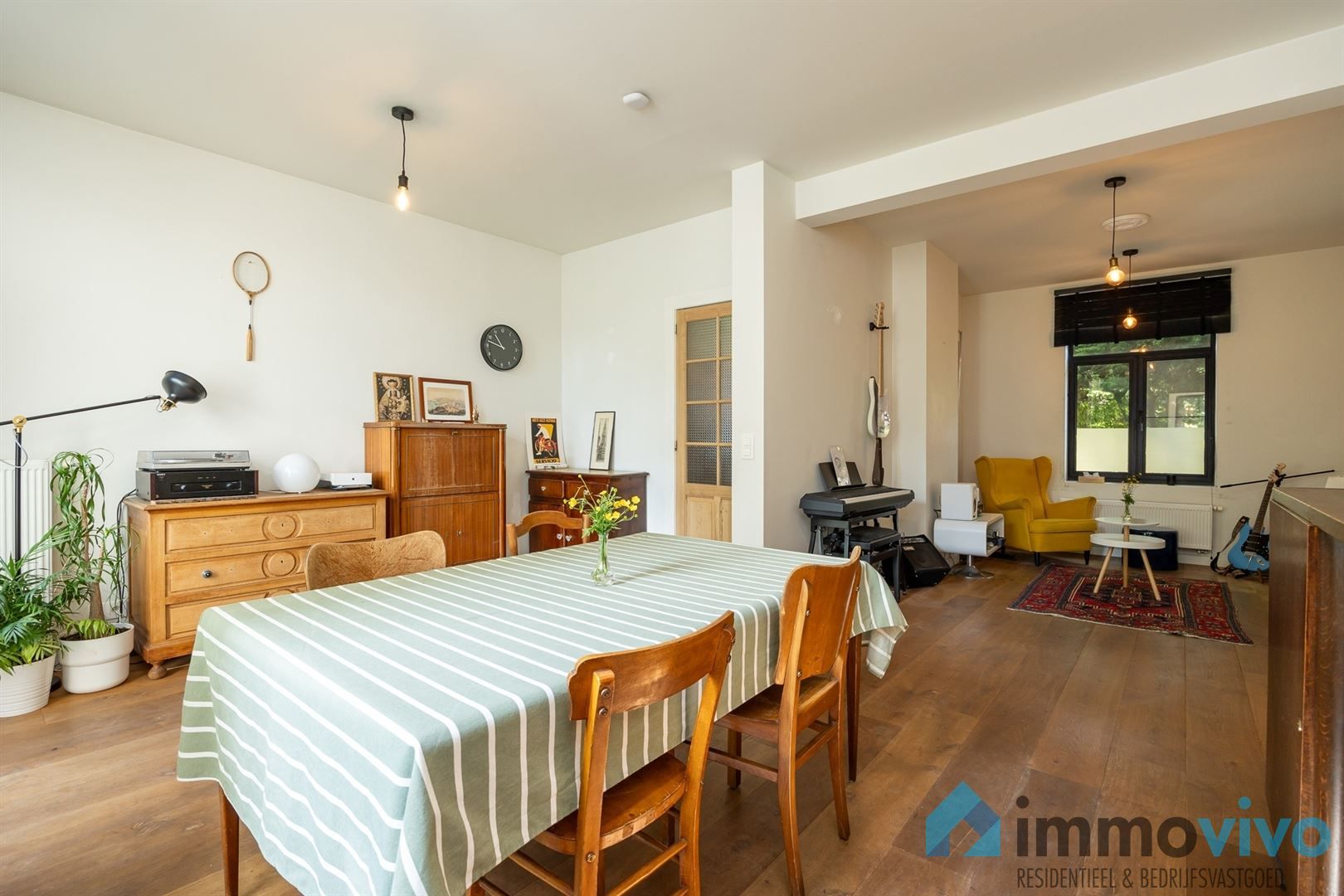 Ruime gerenoveerde woning met 4 slaapkamers op 615 m² foto 6