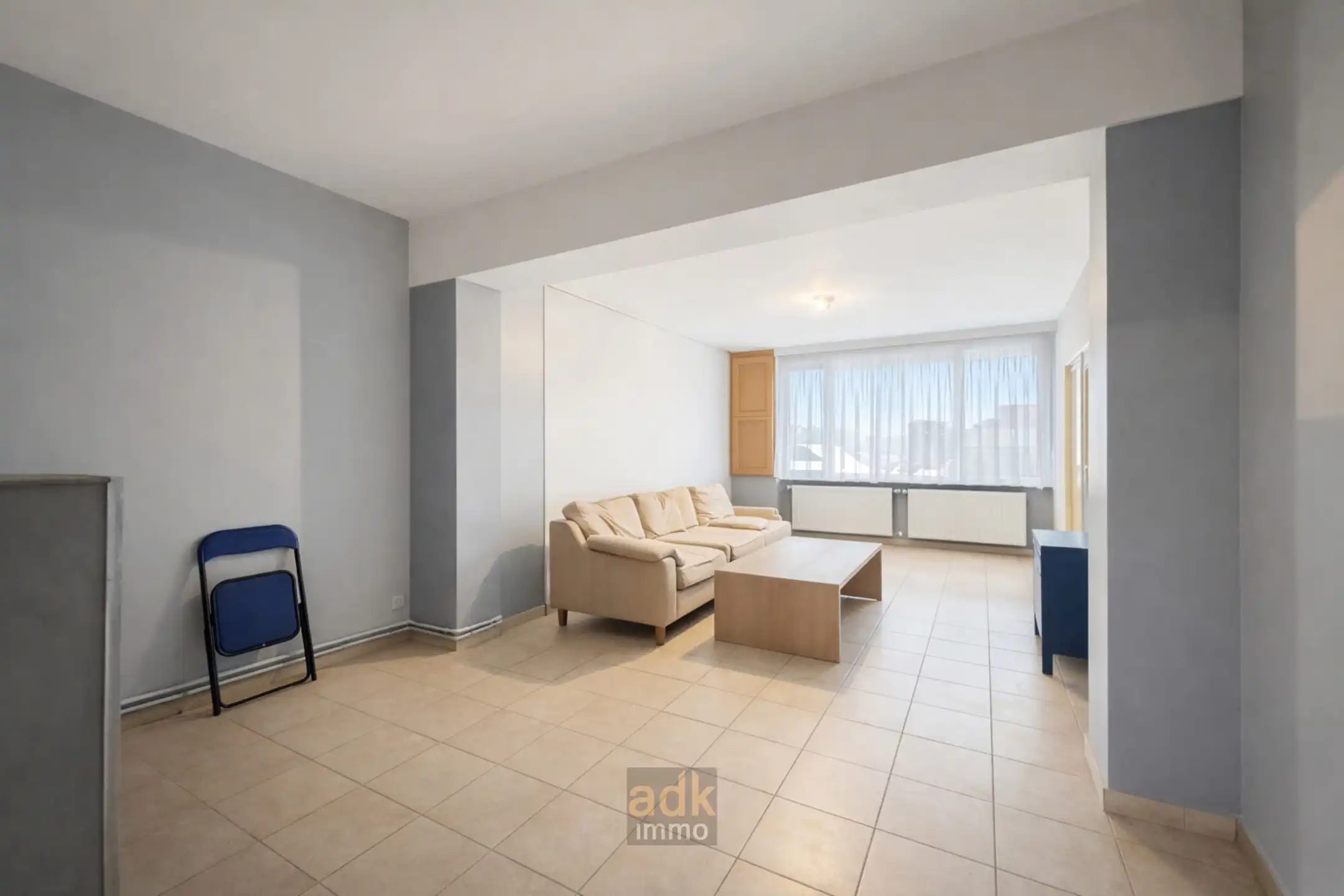 Grote woning met 4 slaapkamers & 4 garages foto 3