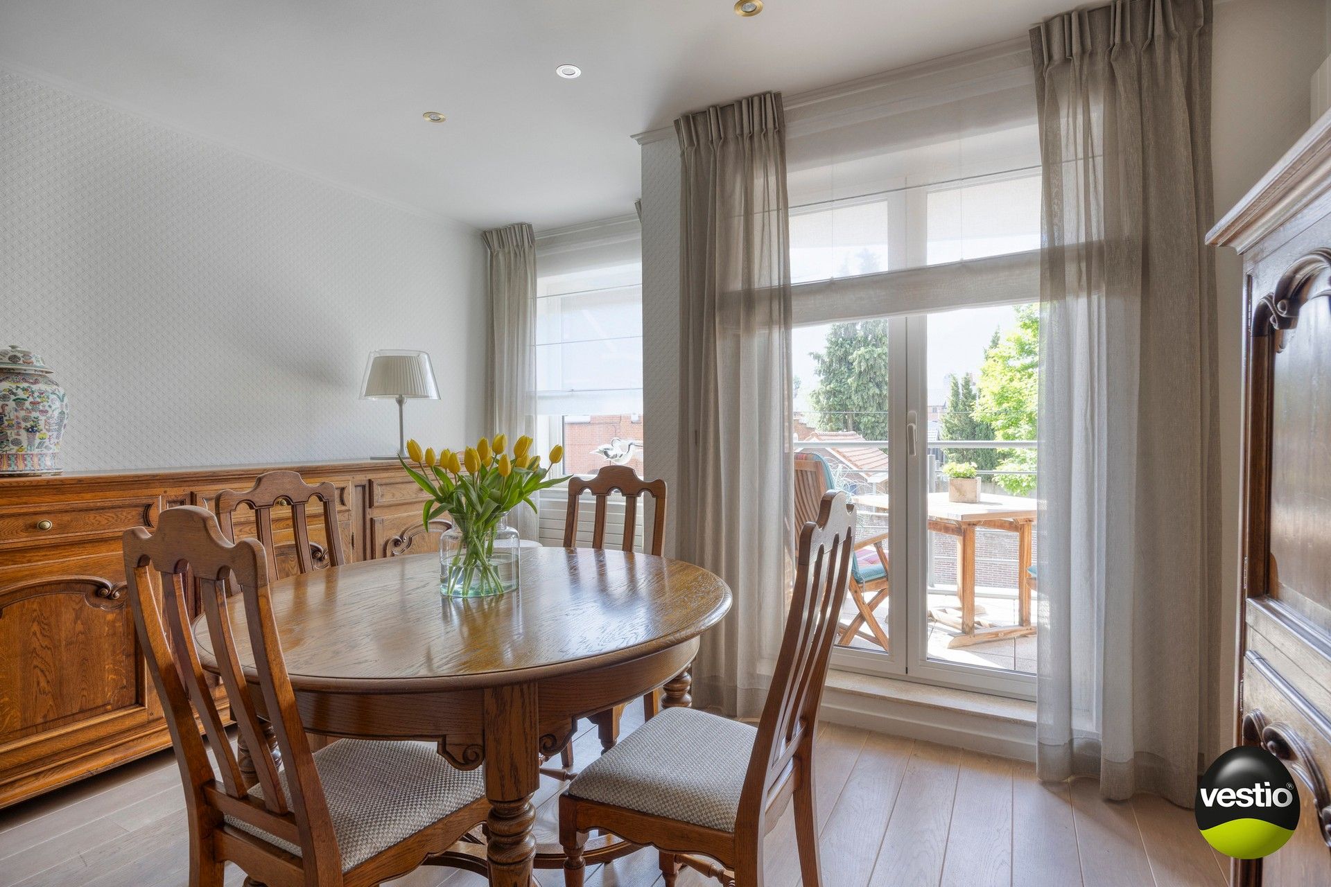 Smaakvol, kwalitatief afgewerkt 2 slaapkamer appartement met terras. foto 3