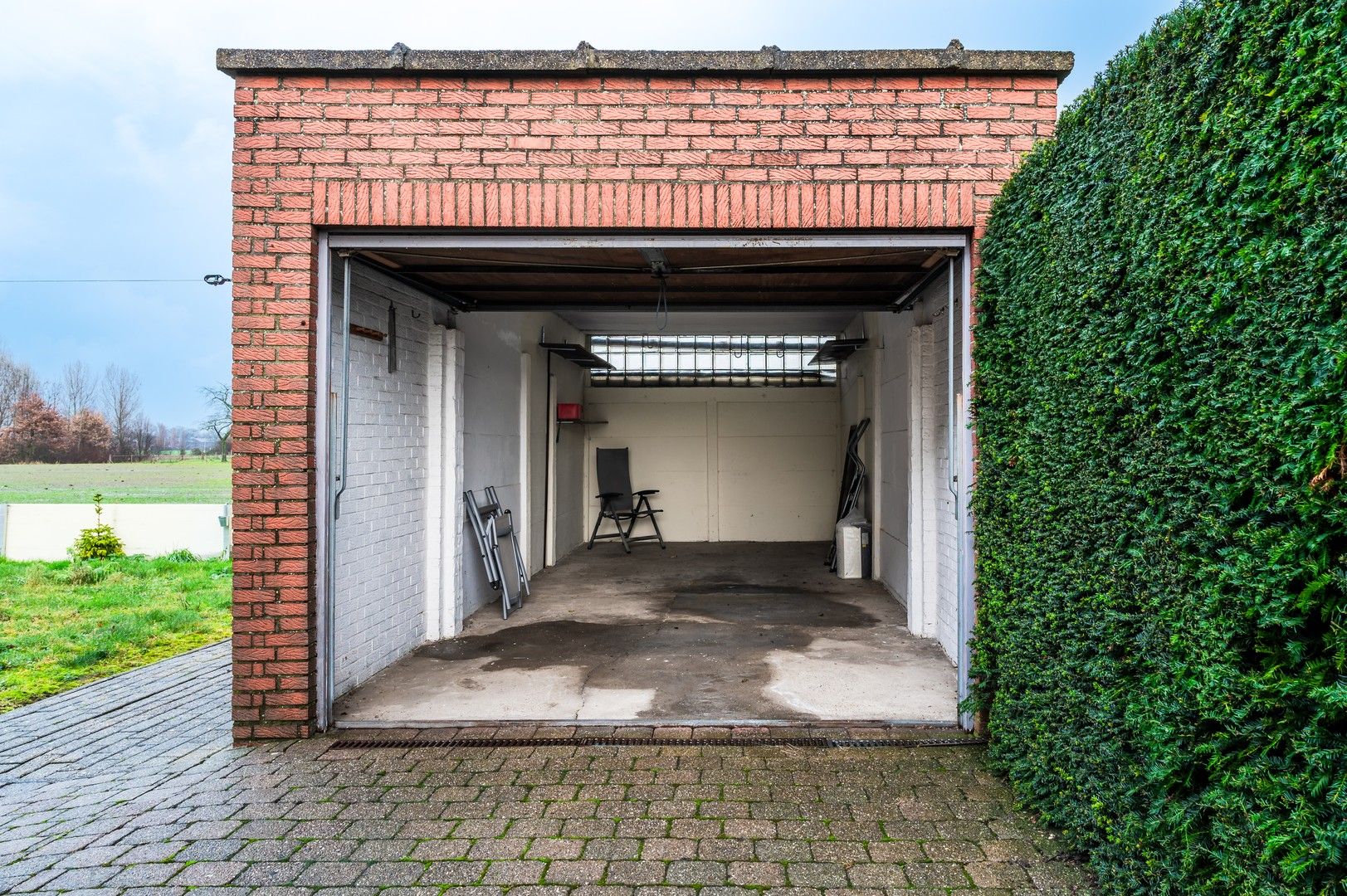 Ruime woning met grote tuin foto 17