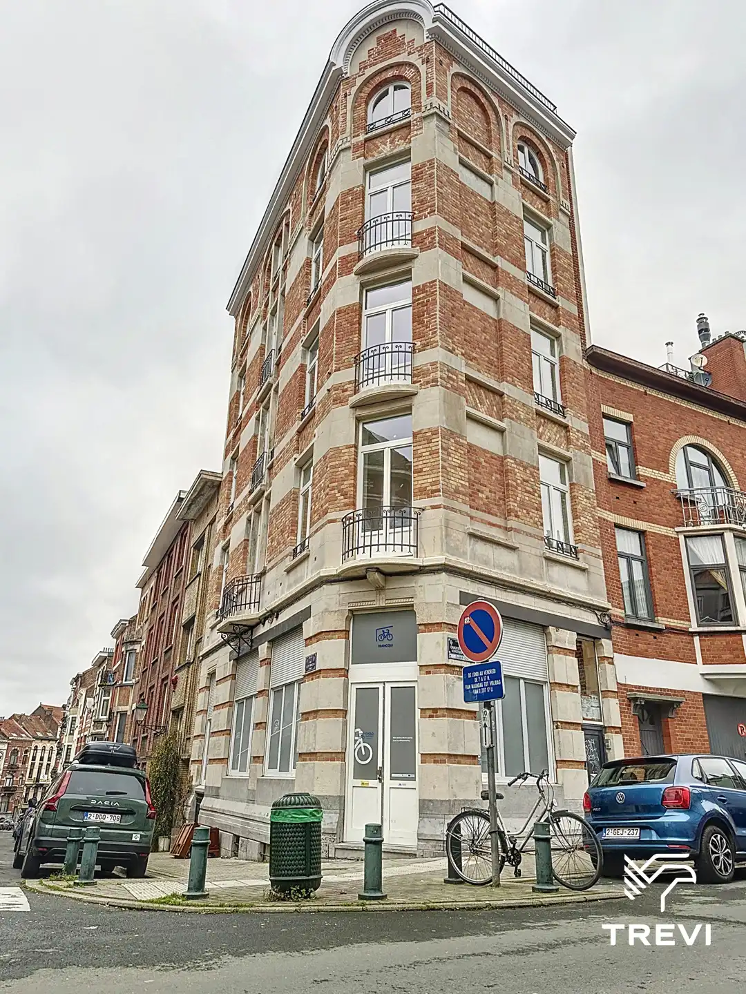 Volledig gerenoveerd appartement met 1 slaapkamer! foto 9