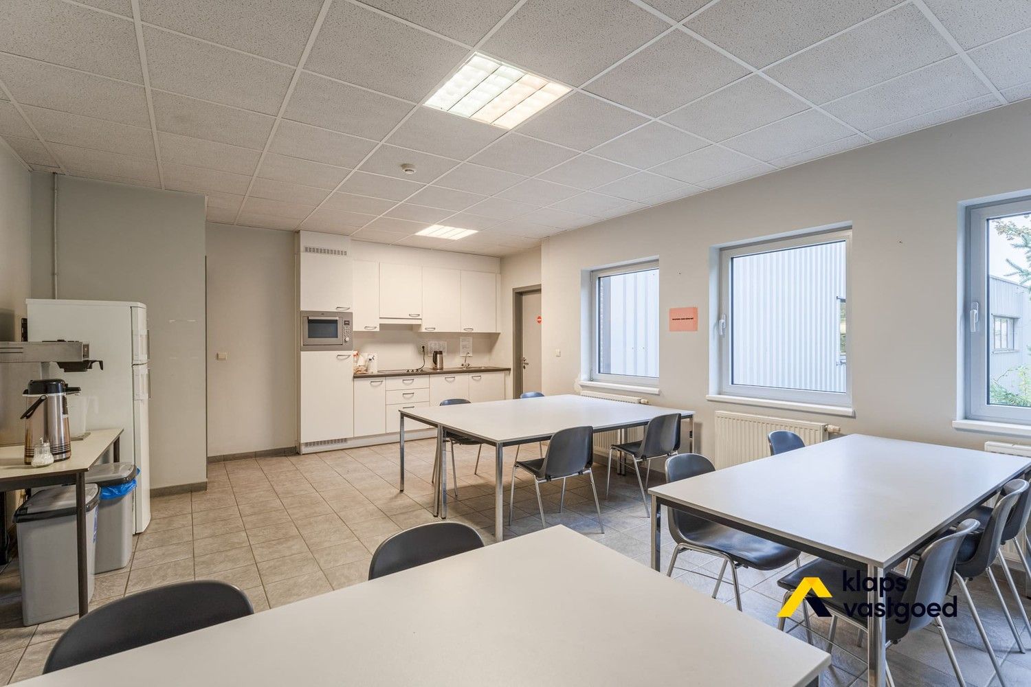 Knappe industriële hal op het bedrijventerrein van Rotem foto 24
