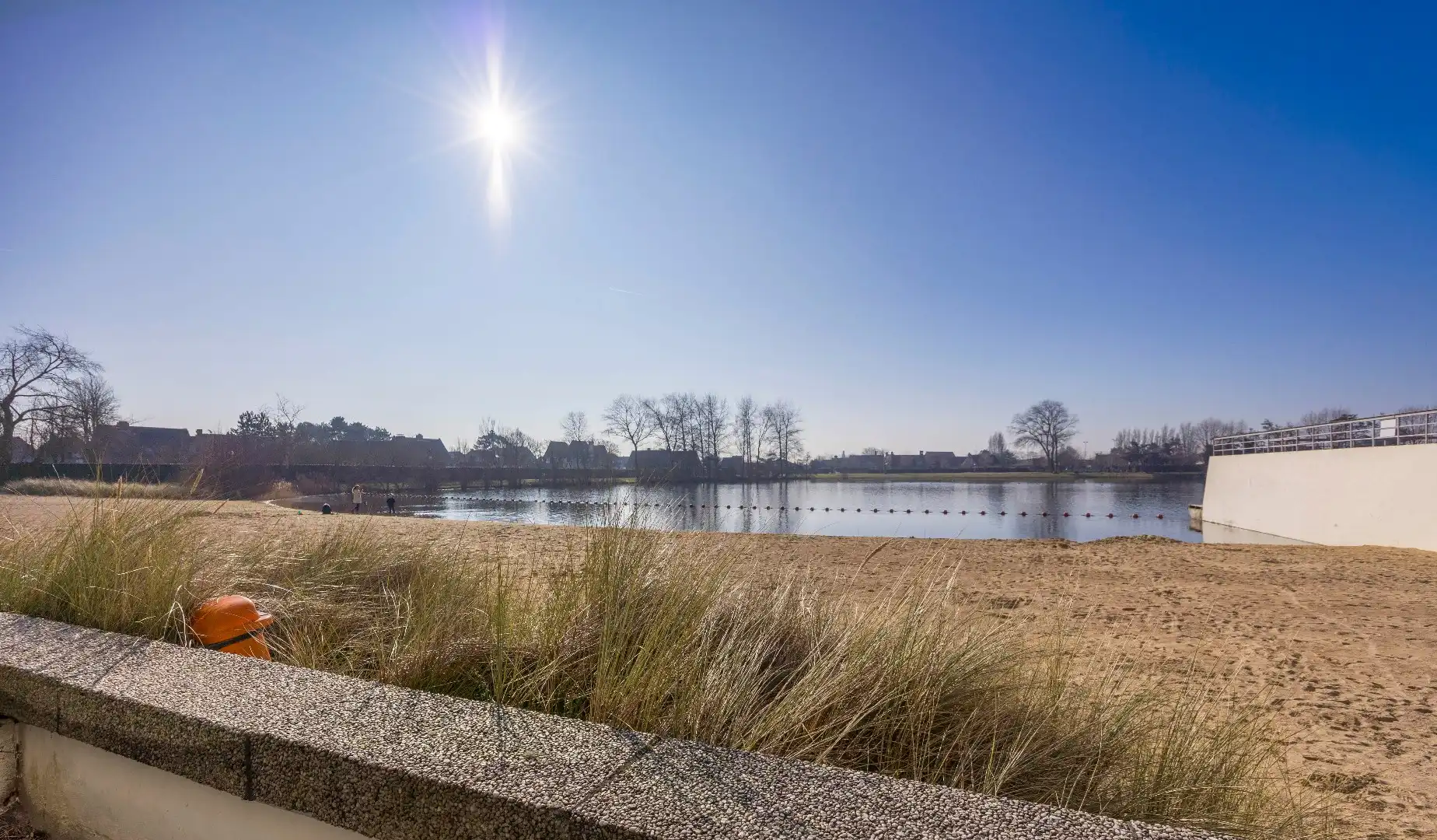 Studio met ruim terras en prachtig uitzicht op wandelafstand van zee. foto 2
