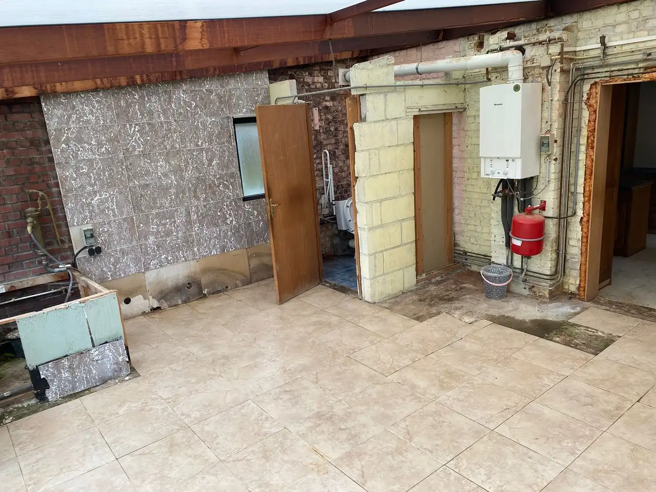 Rustig gelegen te renoveren halfopen bebouwing foto 13
