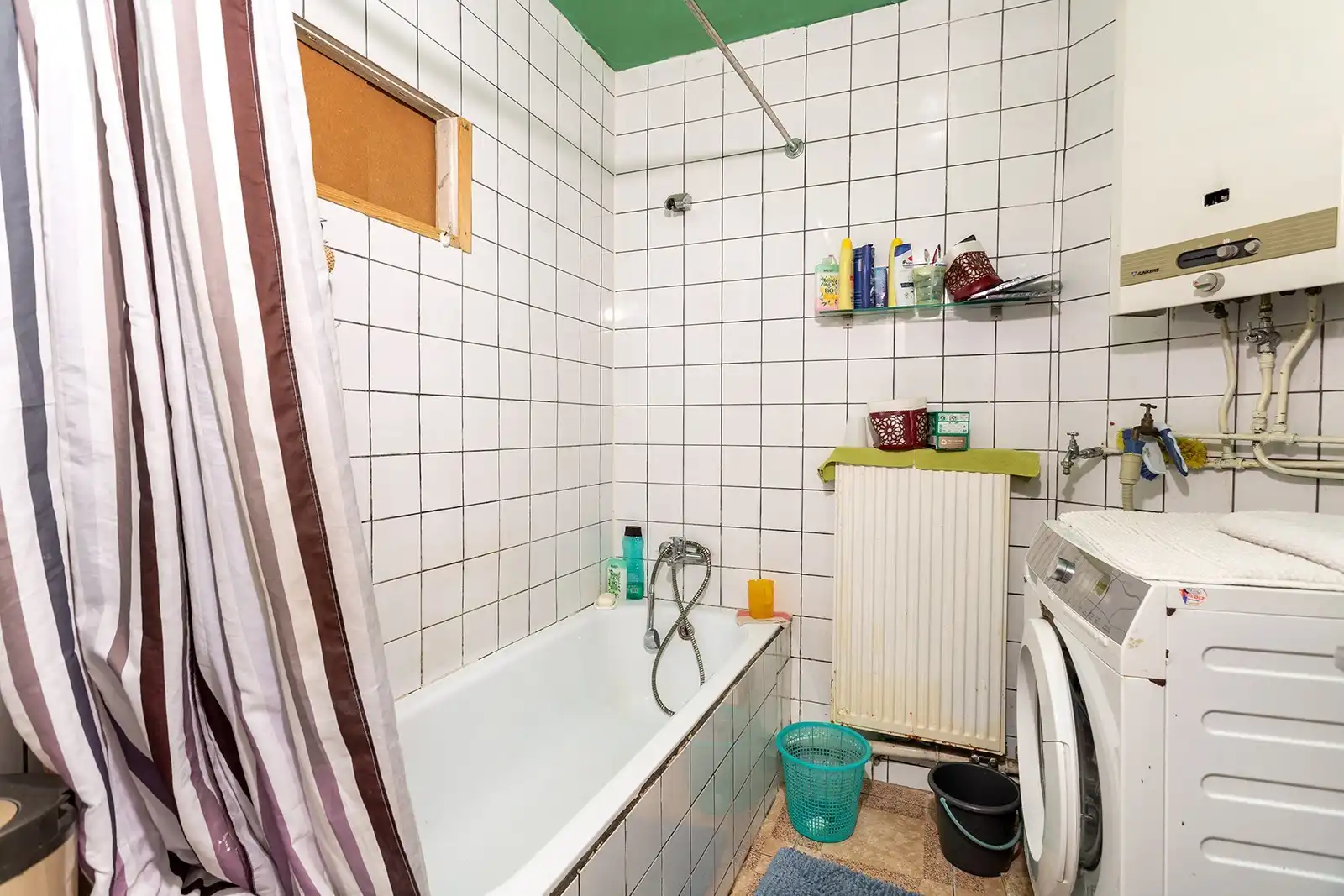 Op te frissen ruime woning met 7 slpk,3 badkamers,terras en garage foto 11