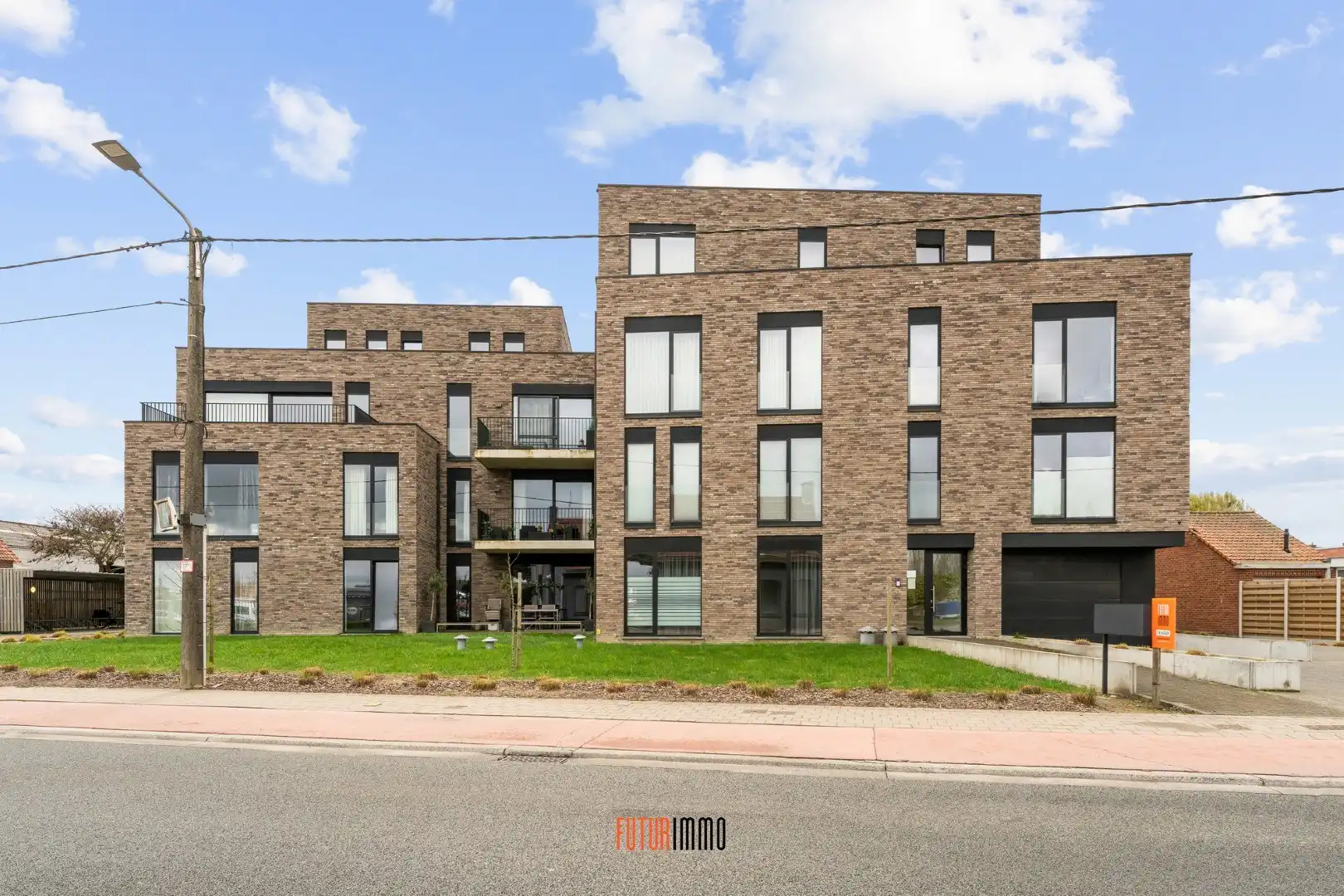 Ruim en lichtrijk 2-slpk appartement met dubbel terras foto 3