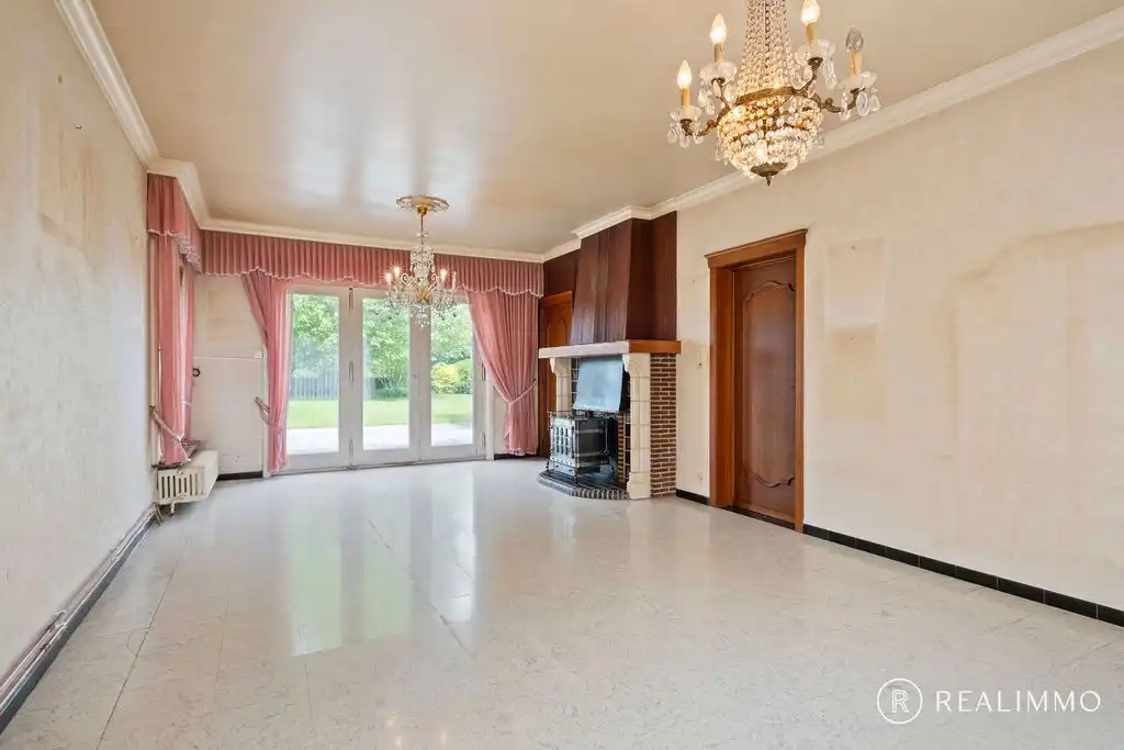 Te renoveren alleenstaande woning met tal van troeven! foto 4