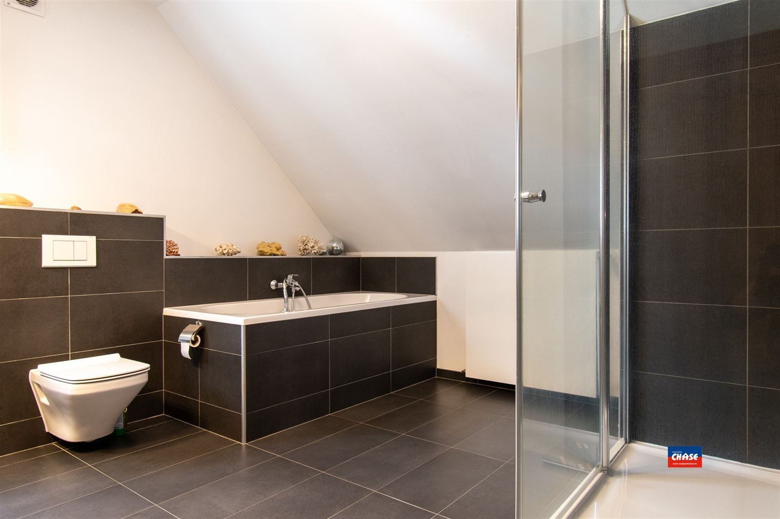 PRACHTIG LANDHUIS MET PRAKTIJKMOGELIJKHEDEN EN ZWEMBAD OP EEN TOTALE OPPERVLAKTE VAN 10a 50ca  foto 35