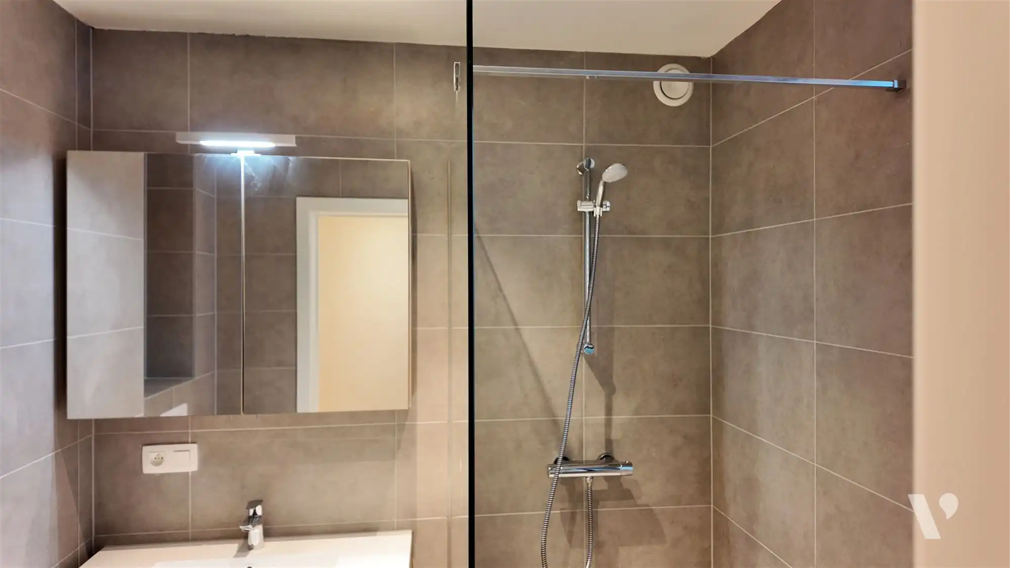 Gerenoveerd appartement in centrum met ruim terras foto 7