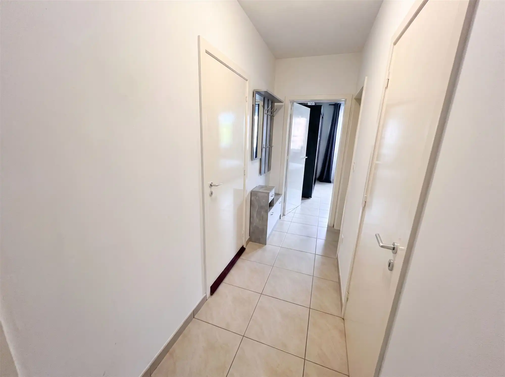 1-slaapkamerappartement met terras en autostaanplaats foto 4