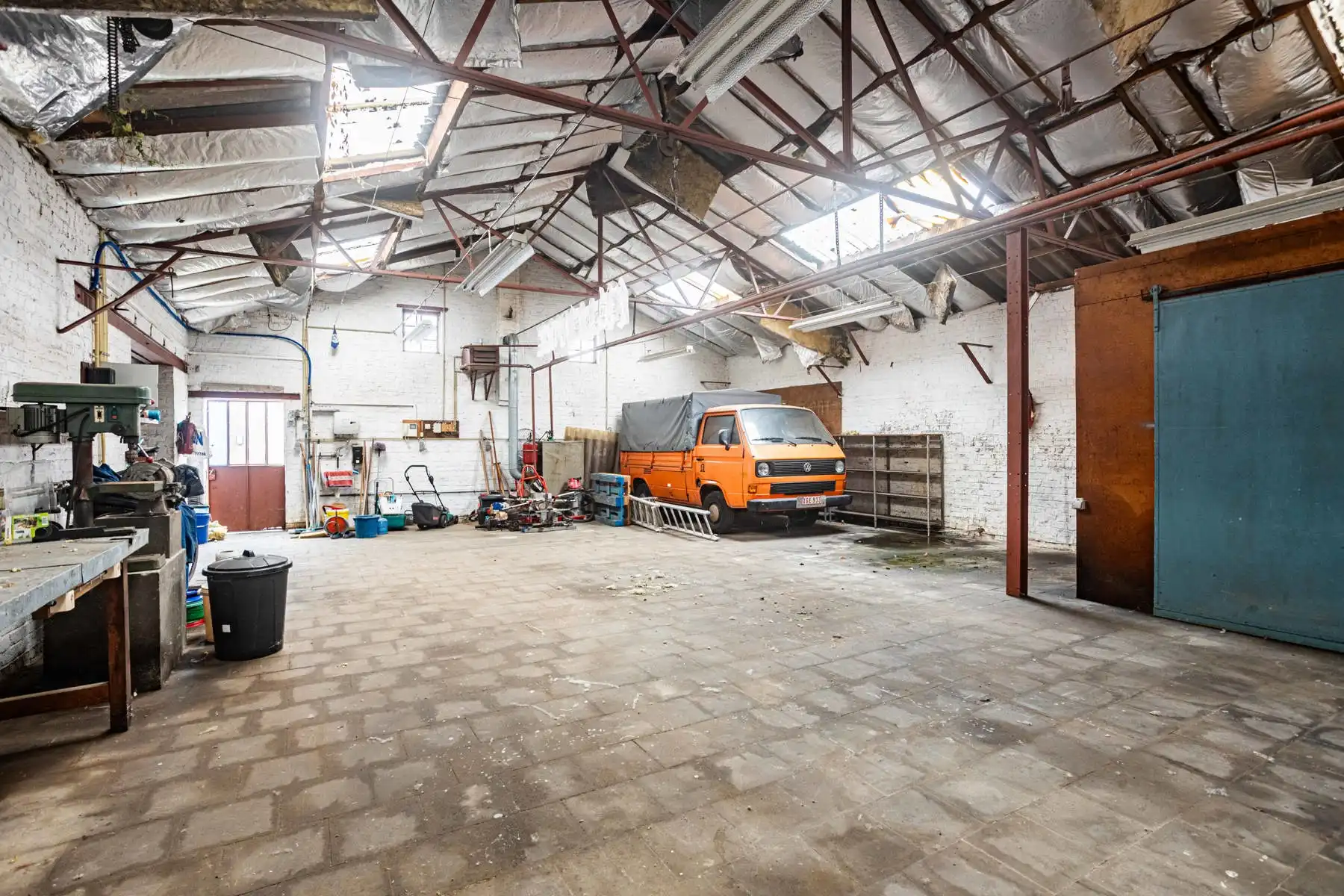 Polyvalente woning met tuin:  momenteel 2 appartementen garage en groot magazijn! foto 3