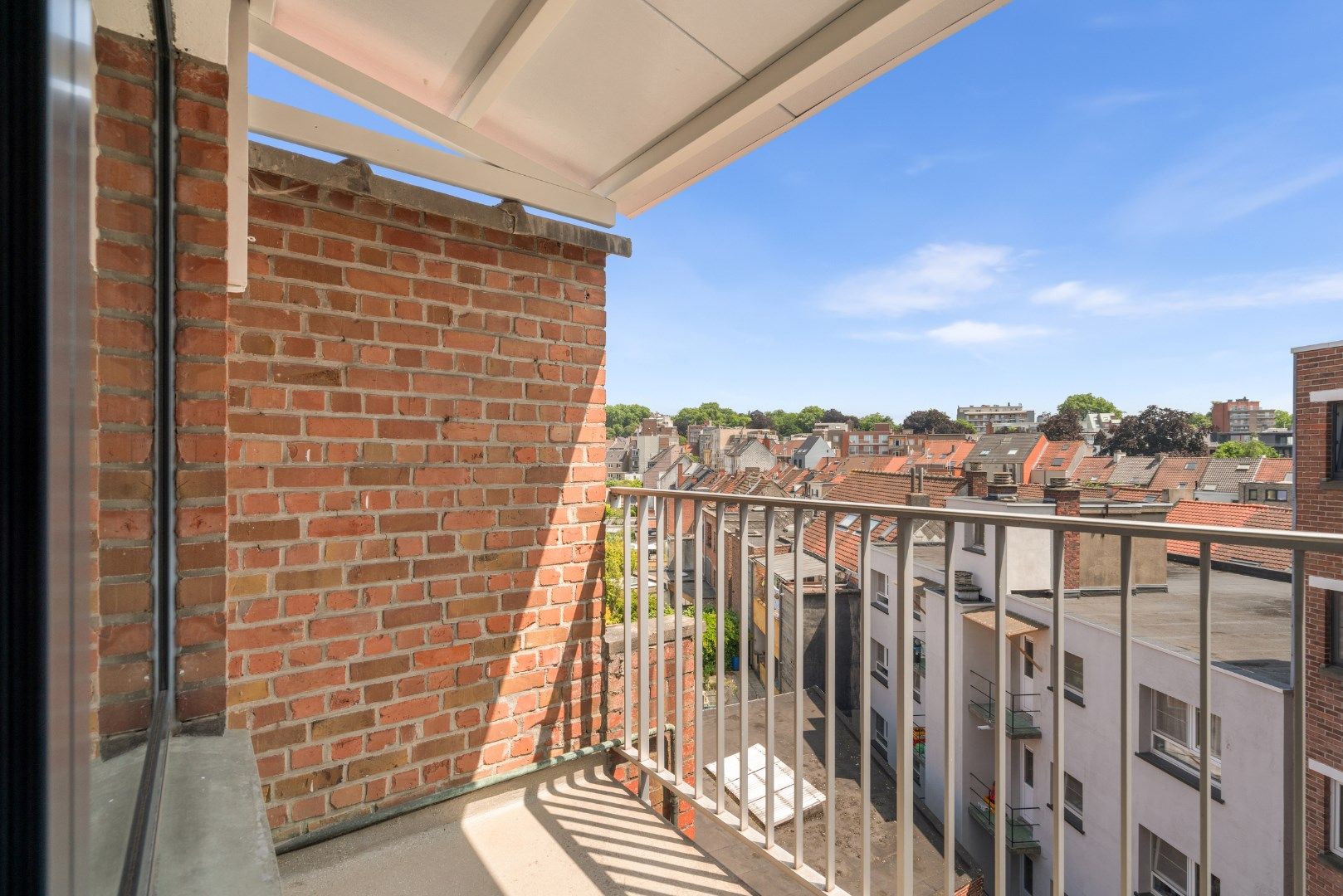 Instapklaar ruim hoek appartement met prachtig open zicht foto 12