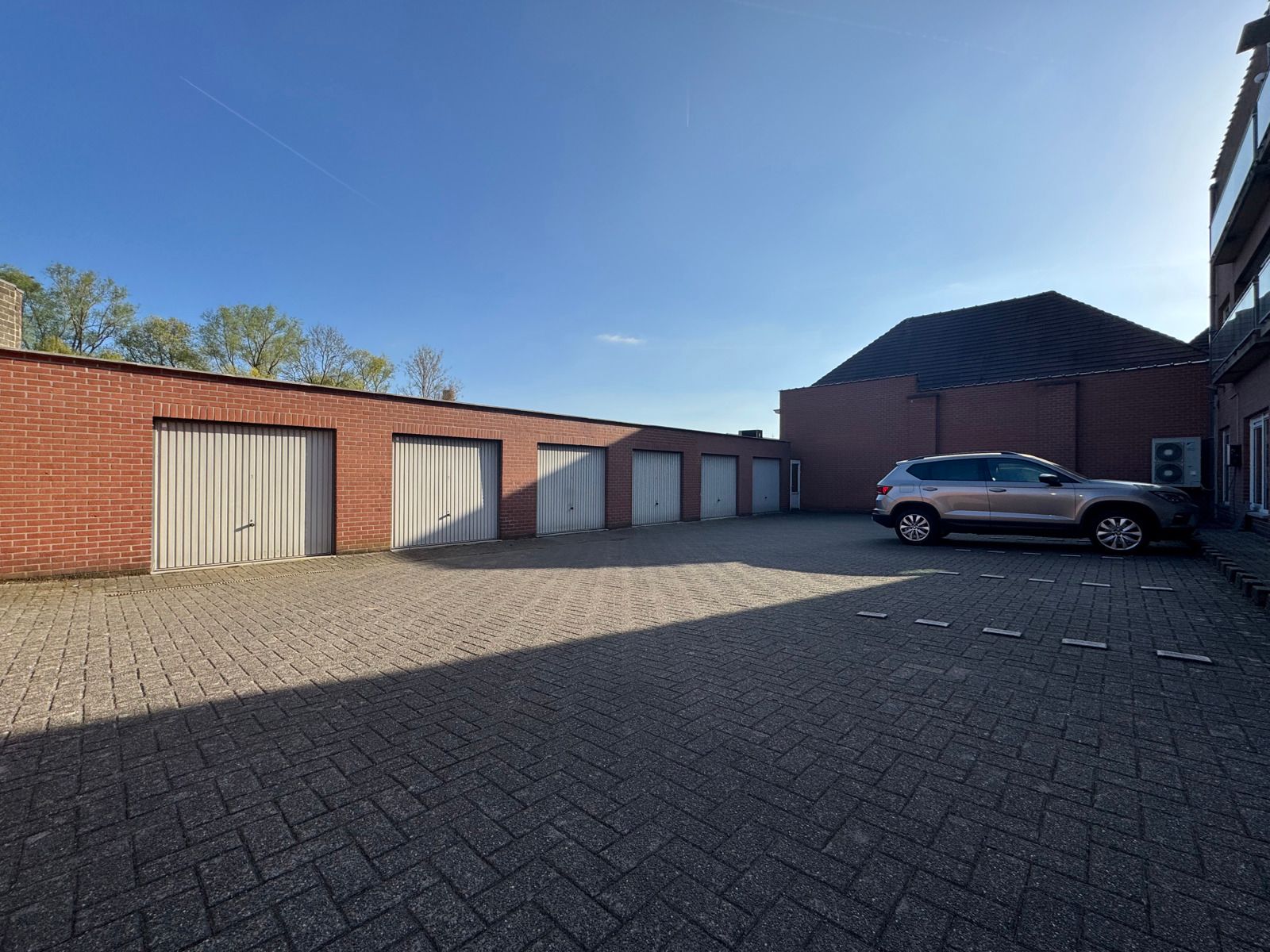 Te huur: ruim 2 slaapkamer appartement in Erembodegem! foto 12