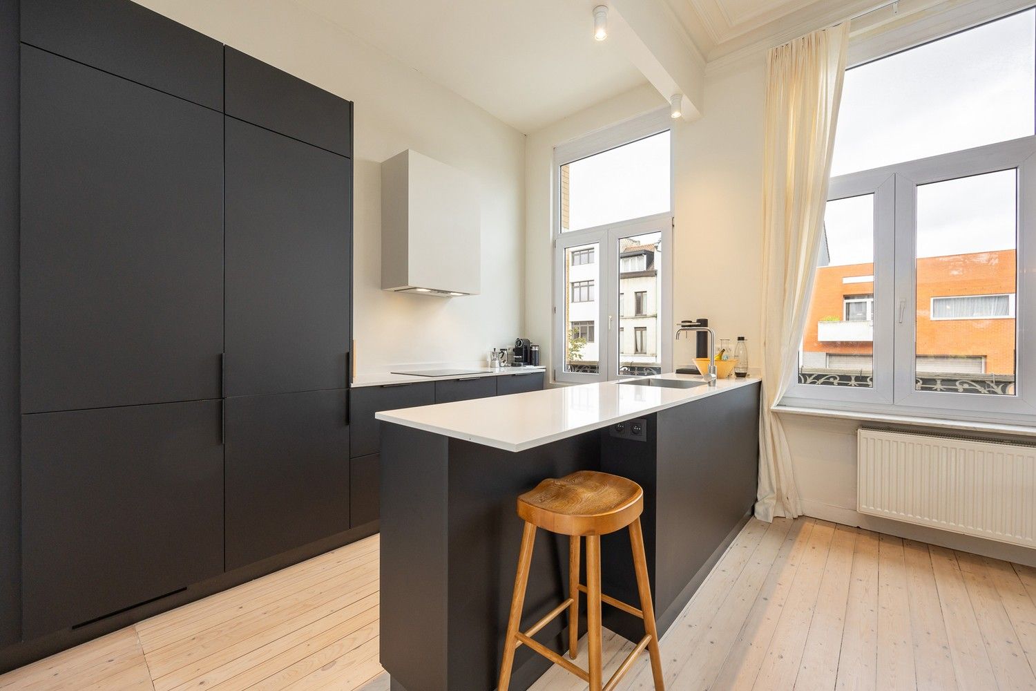 Ruime en karaktervolle herenwoning met zonnige tuin, dakterras en laadpunt in het hart van Merksem foto 5