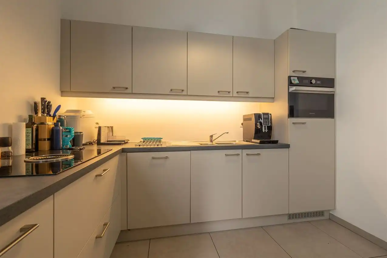 Ruime, zonnige penthouse met 2 slpk. en 2 ondergrondse autostaanplaatsen foto 5