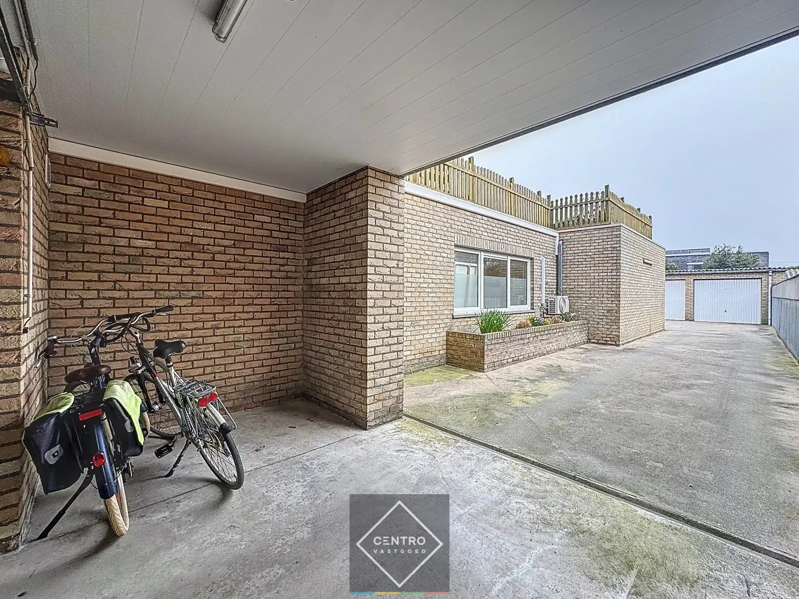 Commercieel gelegen handelspand met inpandige garage! foto 16