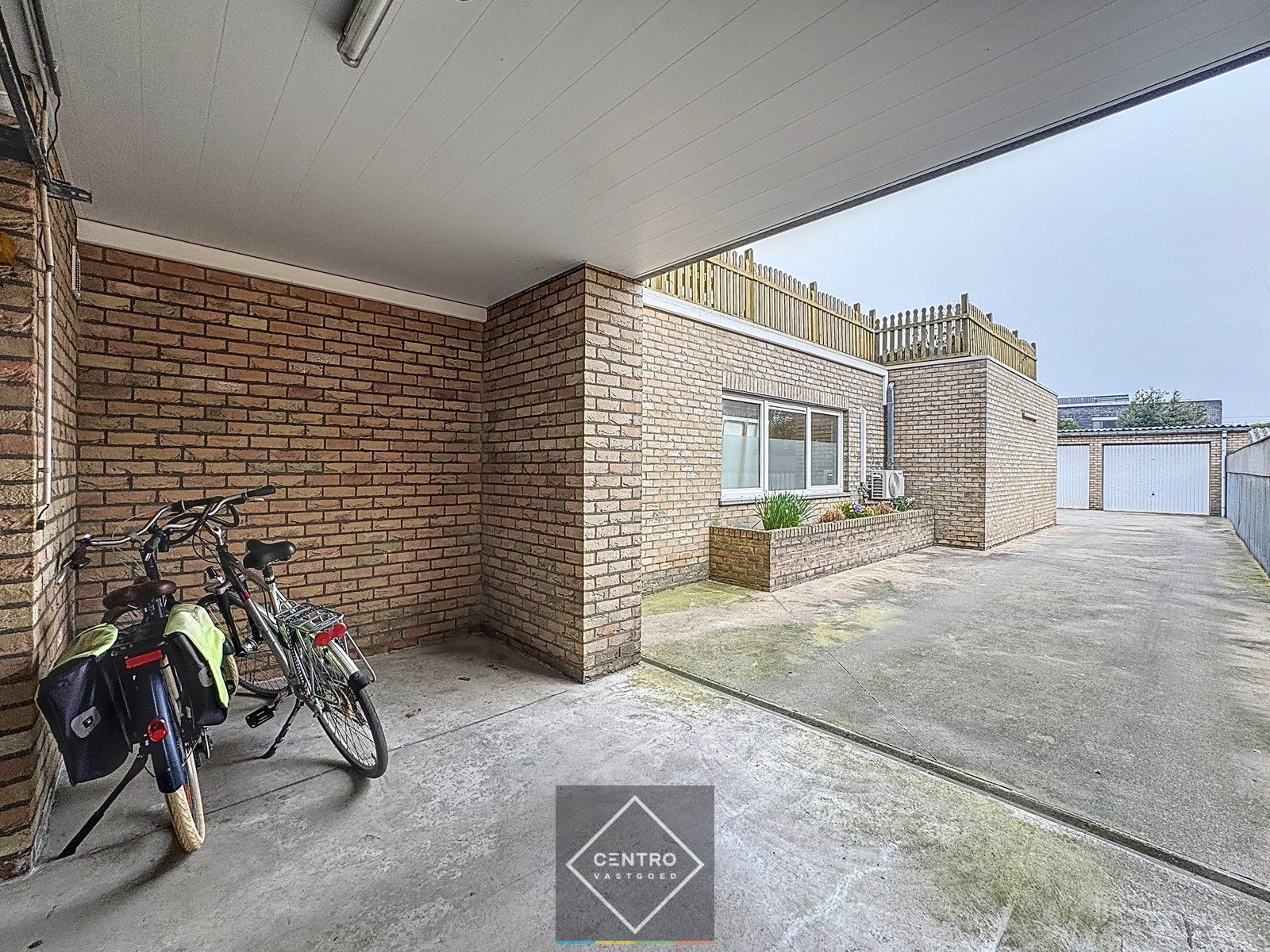 Commercieel gelegen handelspand met inpandige garage! foto 16