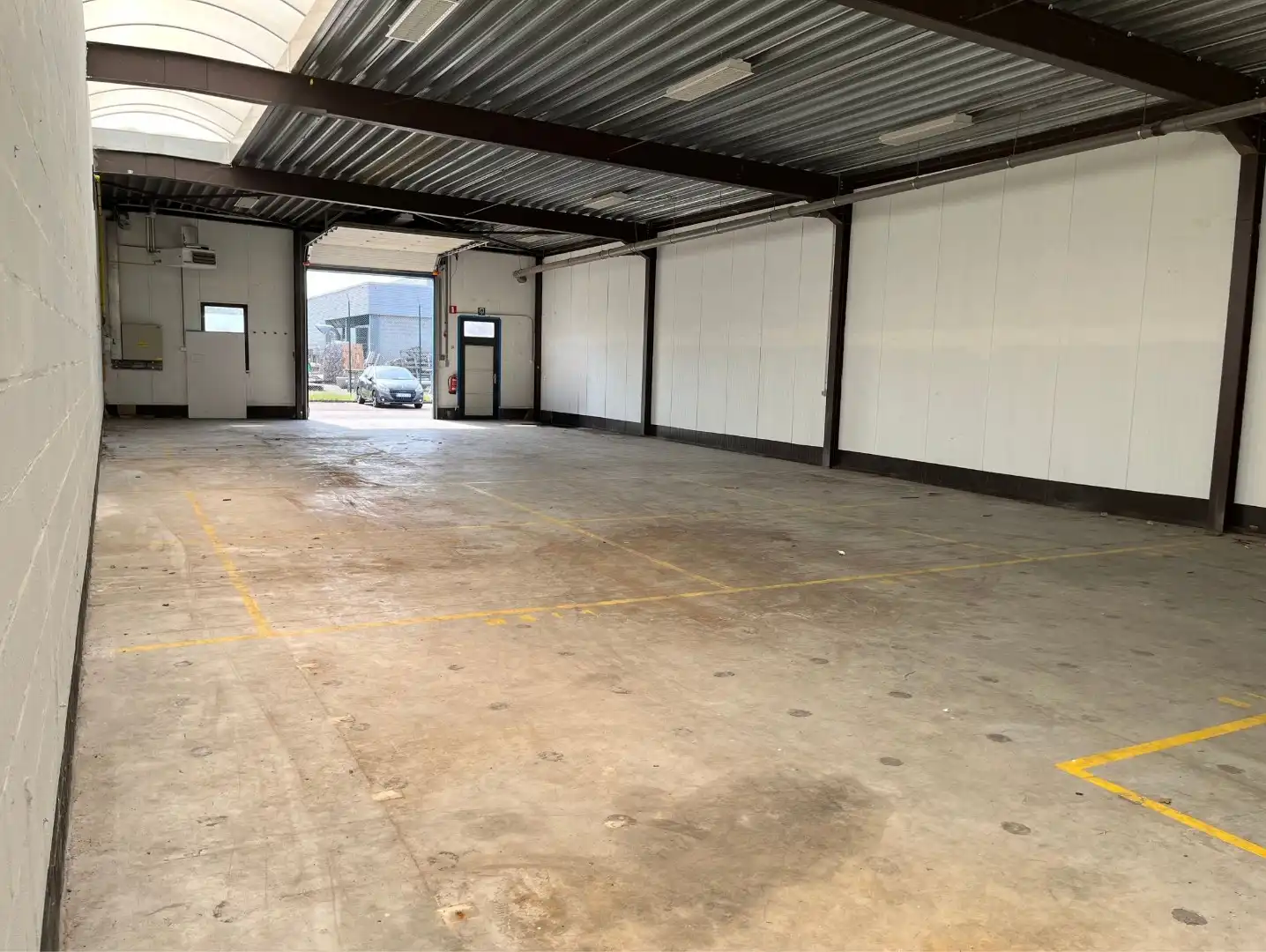 Magazijn, 240m², op industrieterrein, vlakbij E-313 foto 4