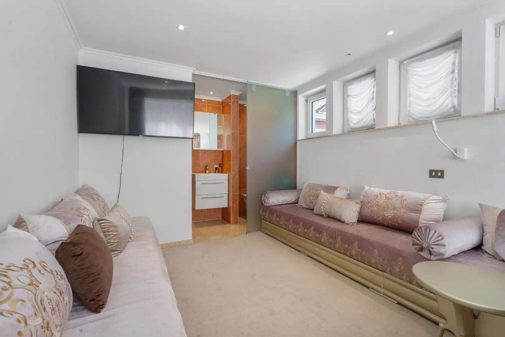 Stijlvolle villa met 5 slaapkamers op mooi perceel van 1325m² foto 9