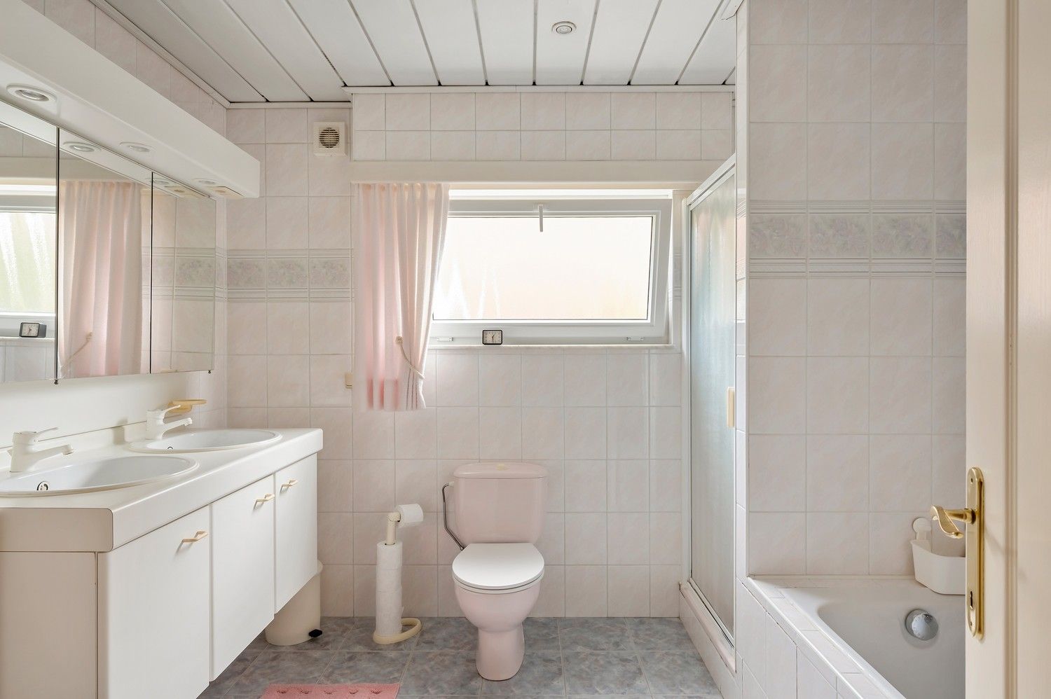 Ruime gezinswoning op breed en groot perceel van 1122m² foto 18