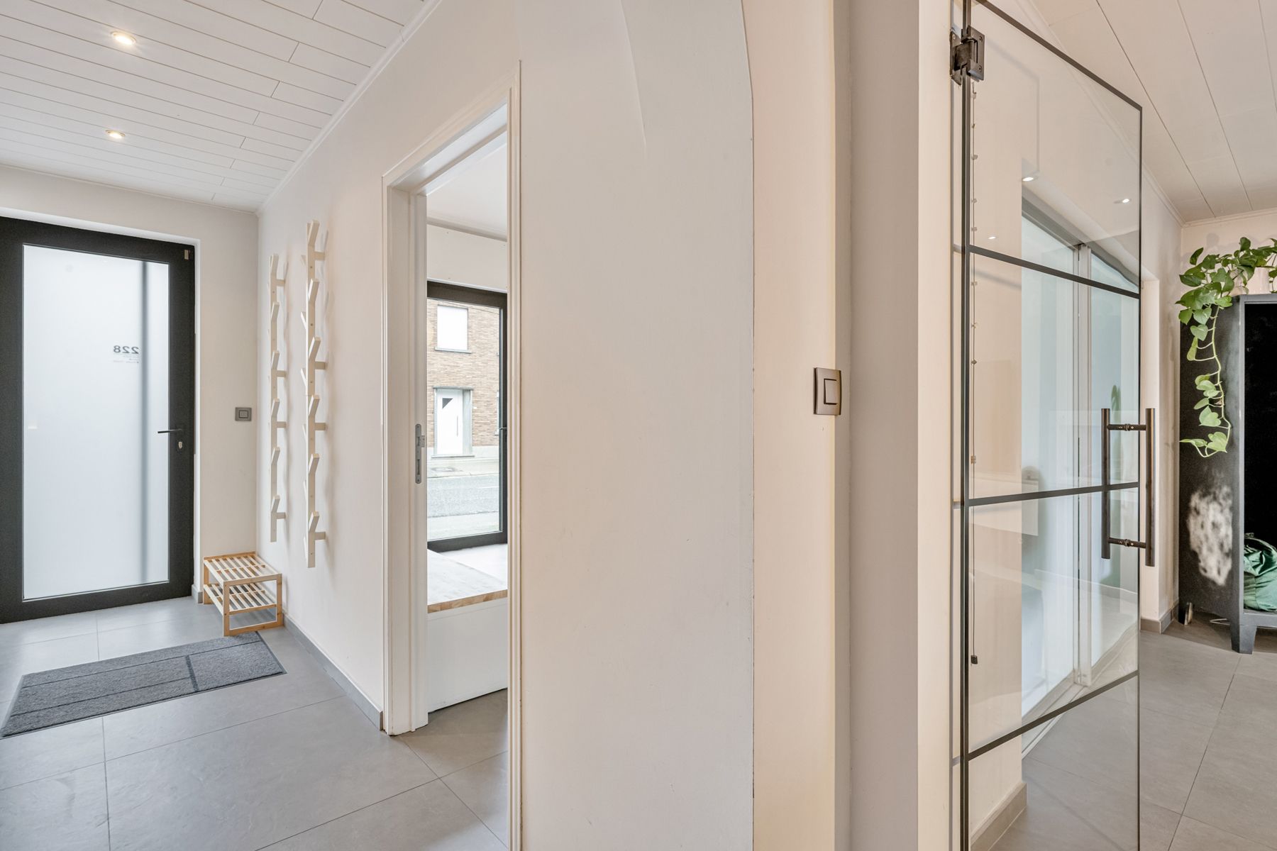 TE KOOP: energiezuinige hedendaagse woning + prak.ruimte ! foto 2