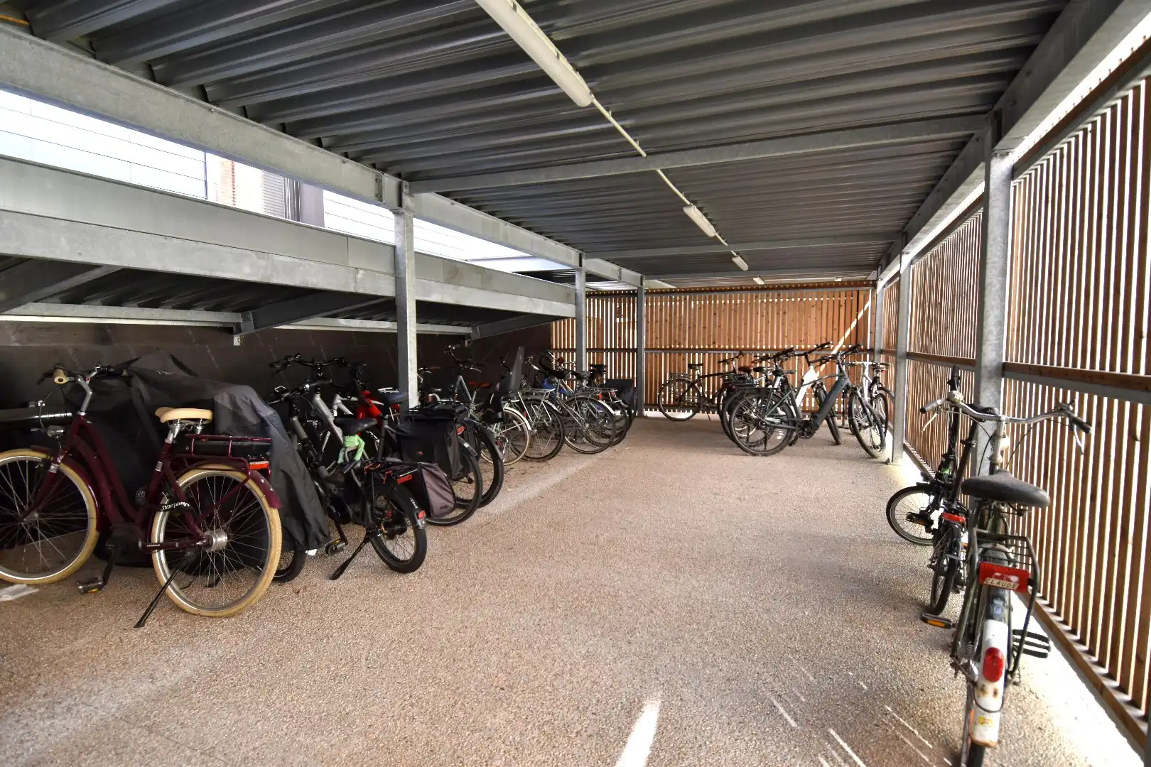 Recent appartement te koop in Kortrijk met frontaal zicht op de Leie foto 17