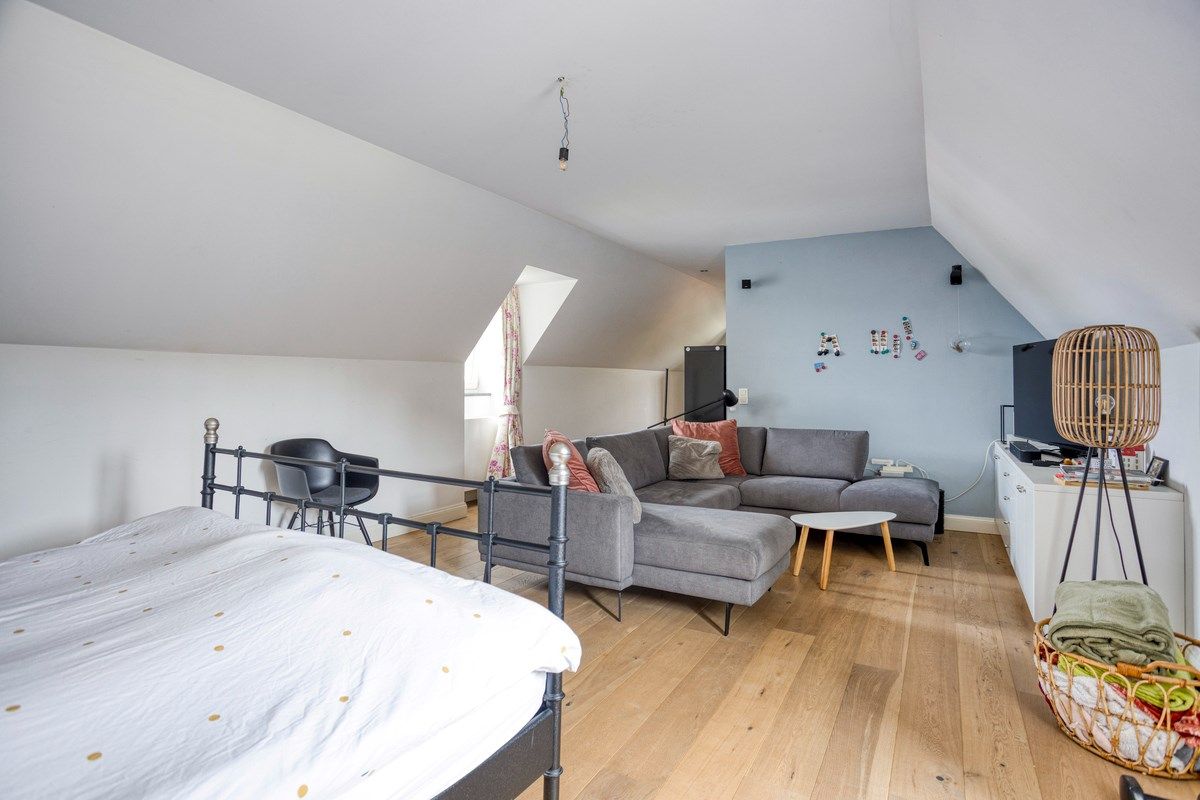 Exclusieve villa met oa 5 slaapkamers en verwarmde zwemvijver  op 2.070 m². foto 27