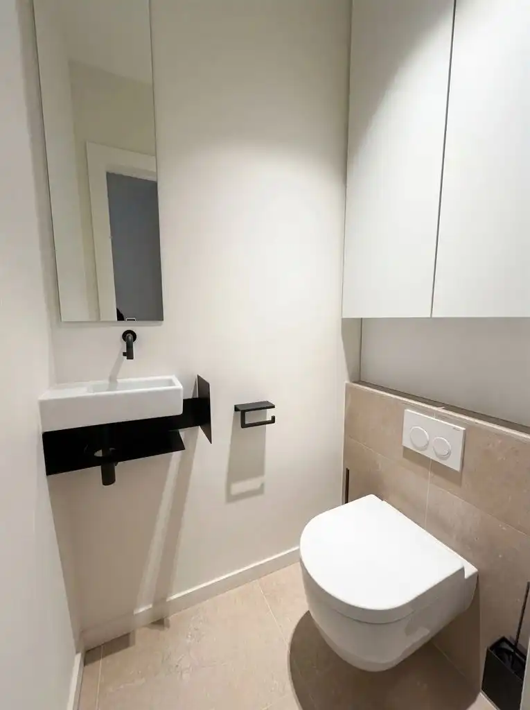 Prachtig 2 (+1)-slaapkamer appartement met terrasje, autostaanplaats en berging op een toplocatie nabij de Markt van Maaseik. foto 13