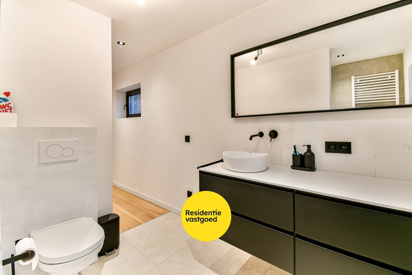 Volledig gerenoveerde halfopen woonst foto 13