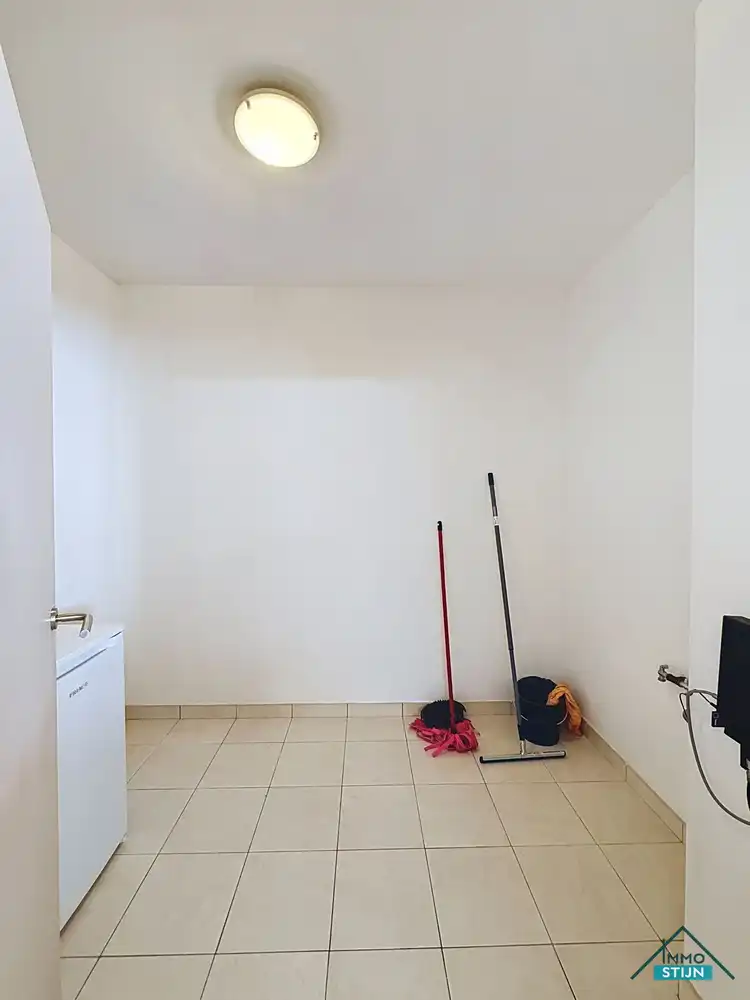 Ruim en lichtrijk appartement met twee slaapkamers foto 7