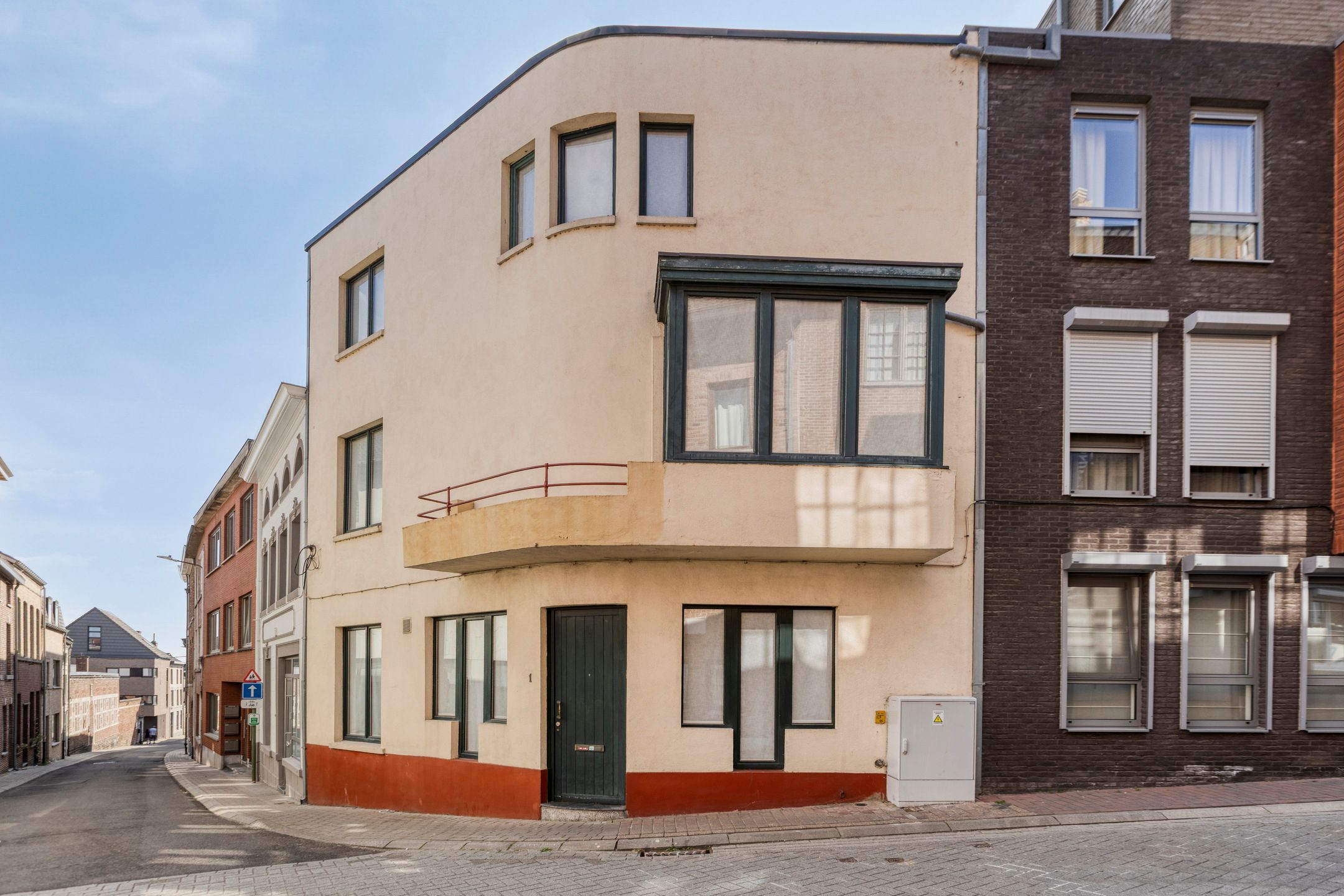 Uitzonderlijk goed gelegen stadswoning foto 2