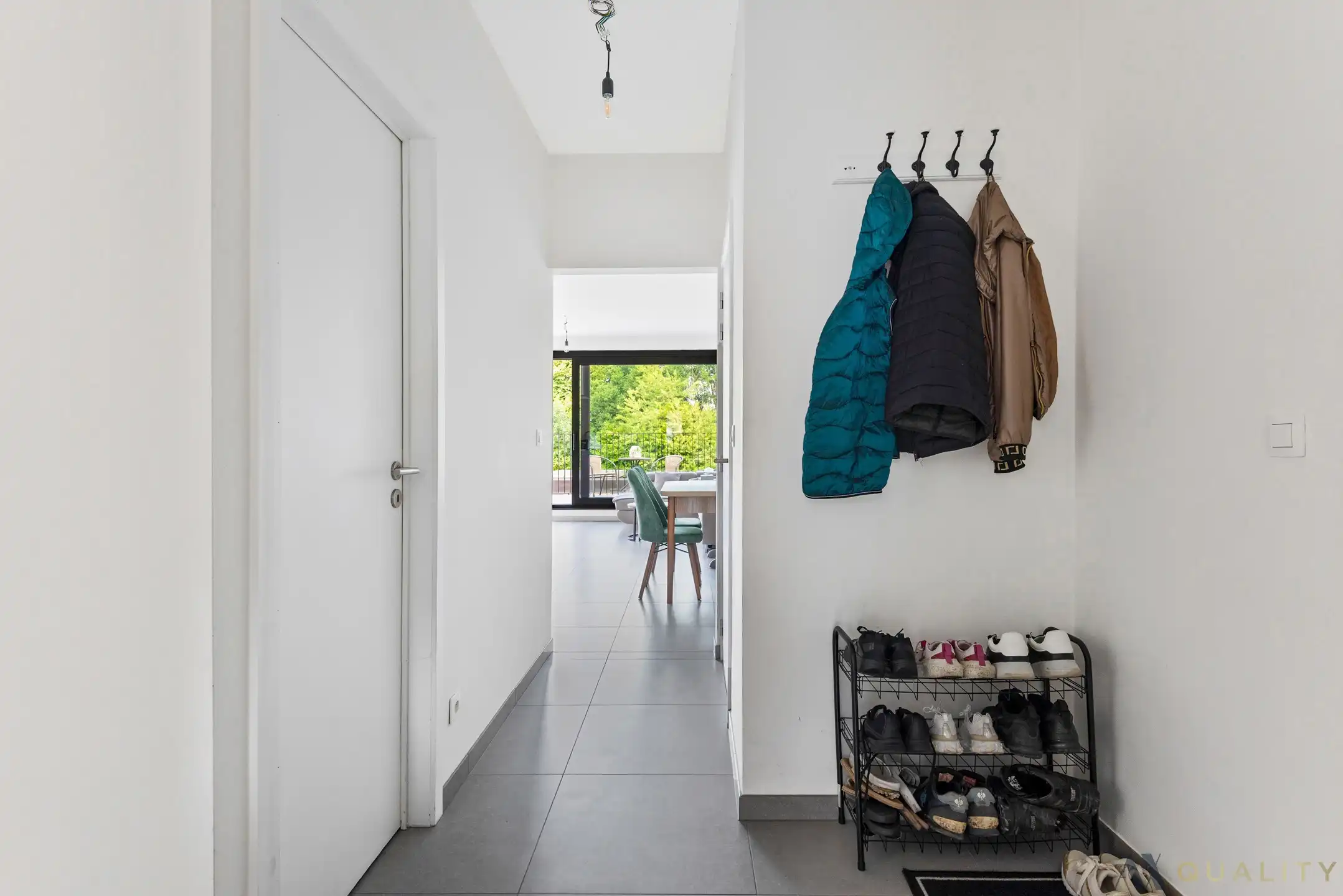 2-slaapkamer appartement met ruim terras foto 2