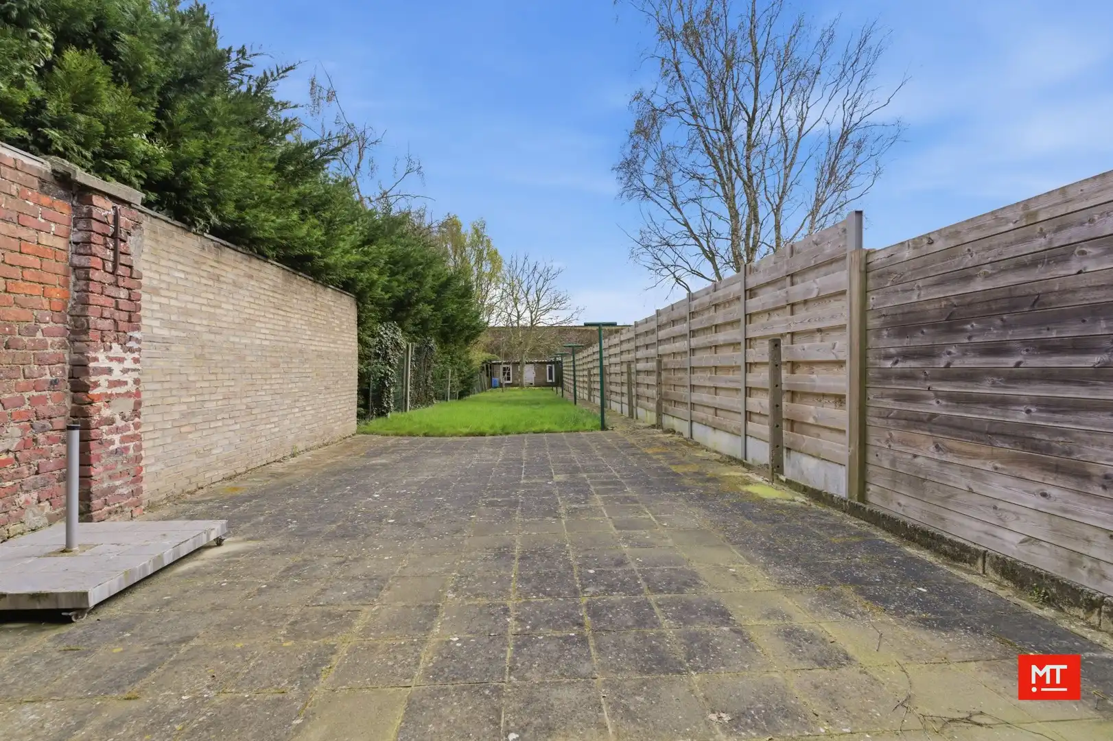 Ruime, instapklare woning met 4 slaapkamers en zonnige tuin in Wevelgem foto 7