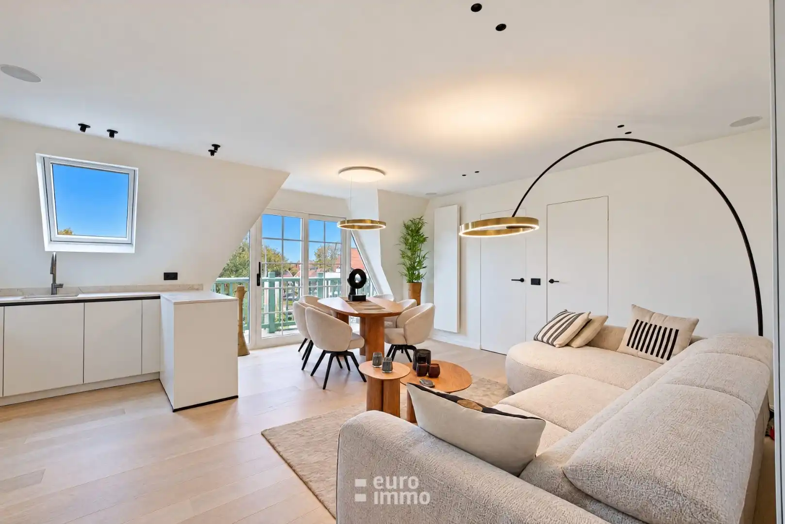 Luxueus appartement met 3 slaapkamers nabij de gerenommeerde havengeul te Nieuwpoort-bad! foto {{pictureIndex}}