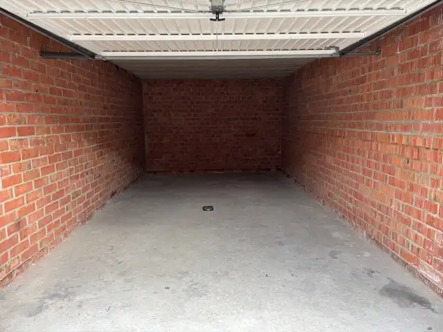 Ruime garagebox foto 4