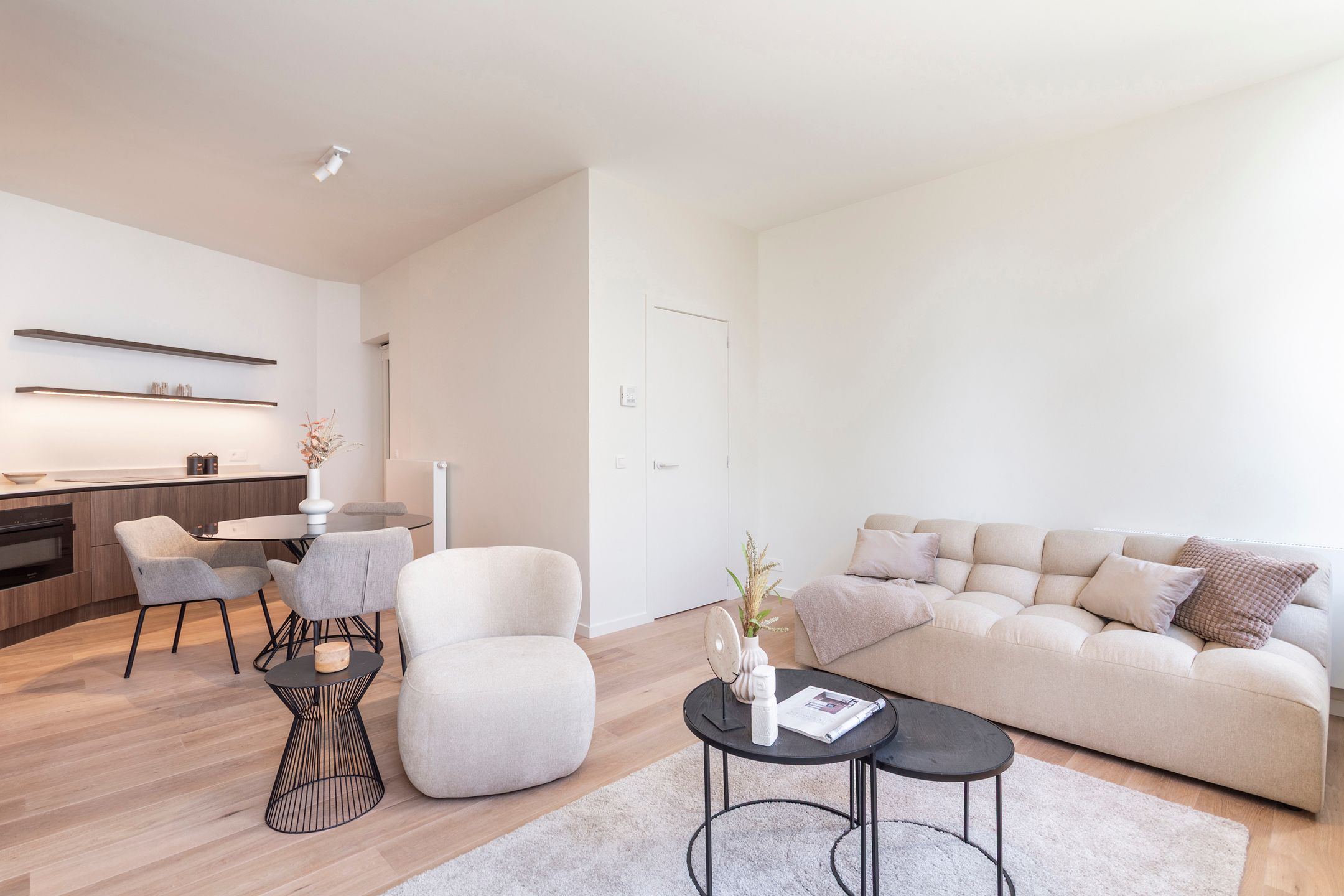 top notch gerenoveerde woning met garage vlakbij het Zuid foto {{pictureIndex}}