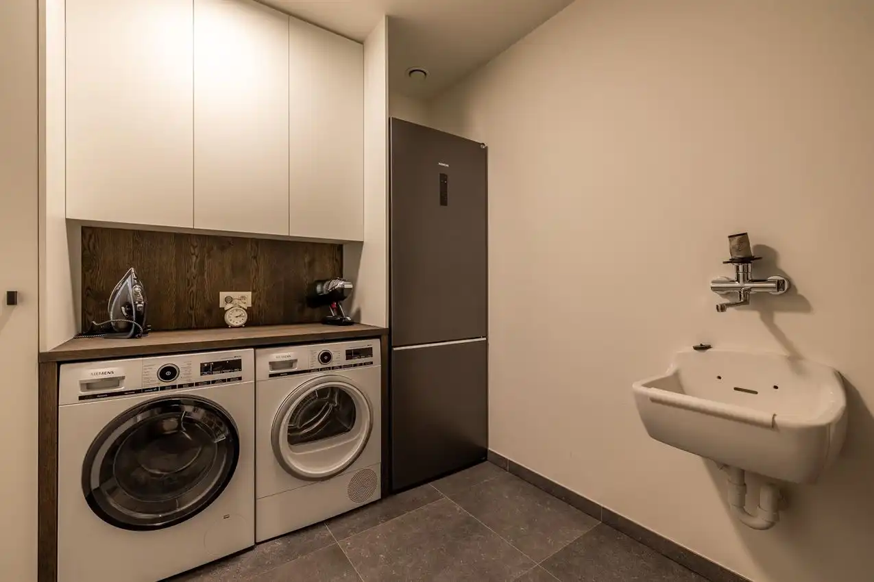 Gemeubelde penthouse met 2 slpk, ruim terras en autostaanplaats foto 19