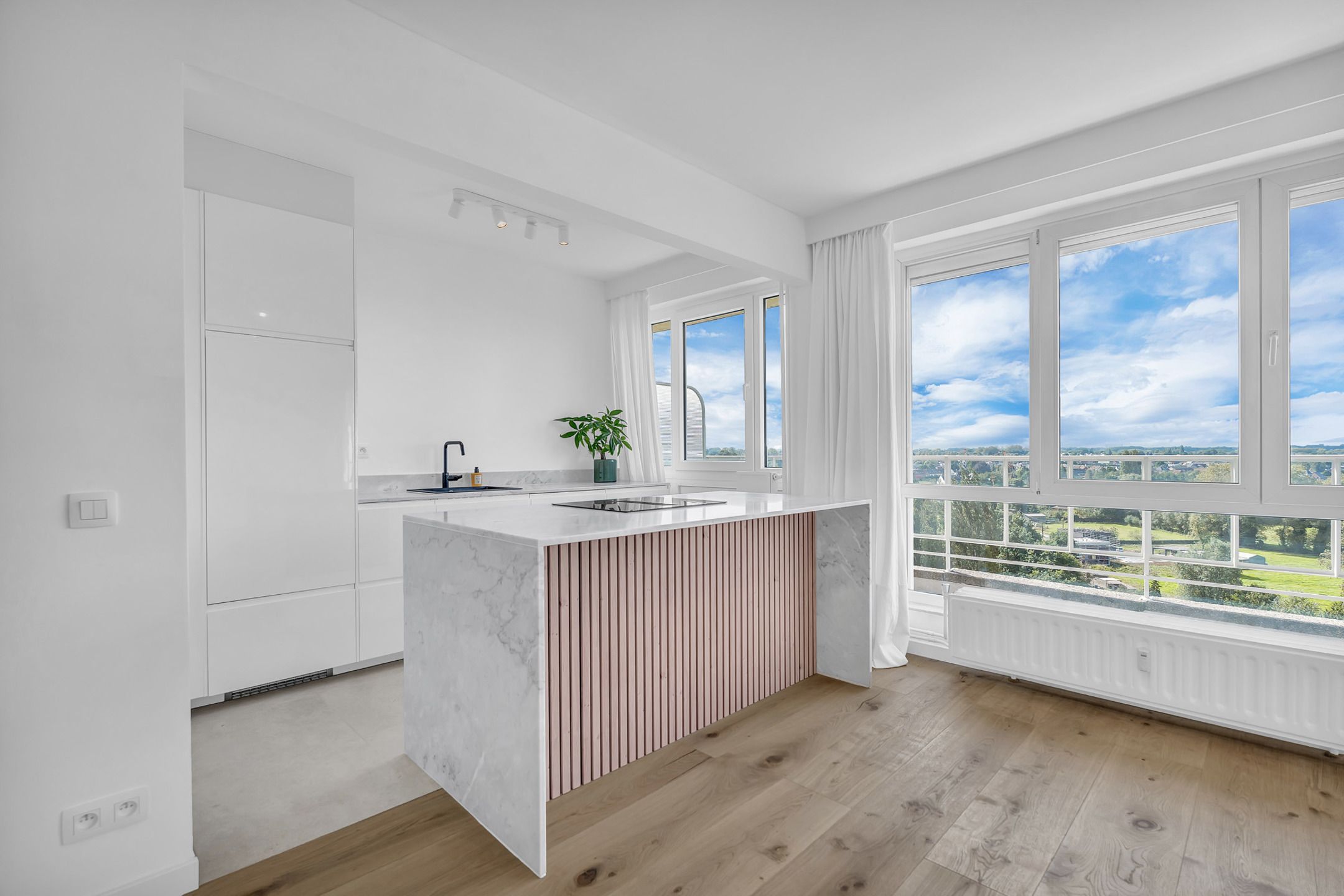 Volledig vernieuwd appartement met adembenemend uitzicht foto 3