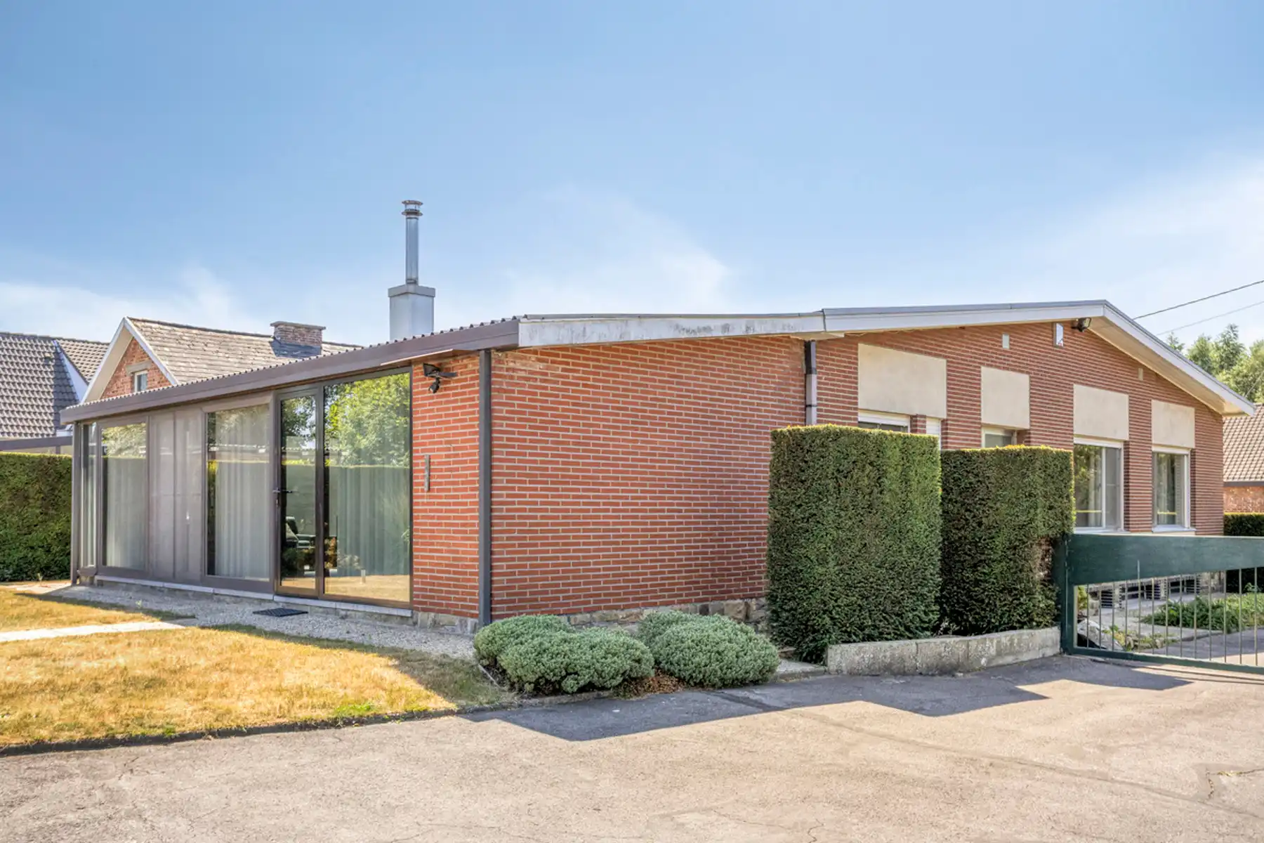 Bungalow (+/- 163 m²) + loods/werkplaats (>400 m²) + oprit foto 35