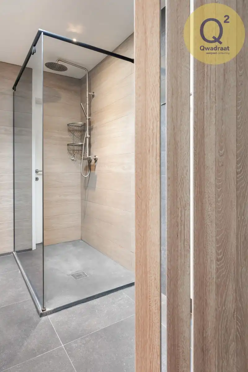 Gerenoveerde instapklare woning met grote tuin foto 24